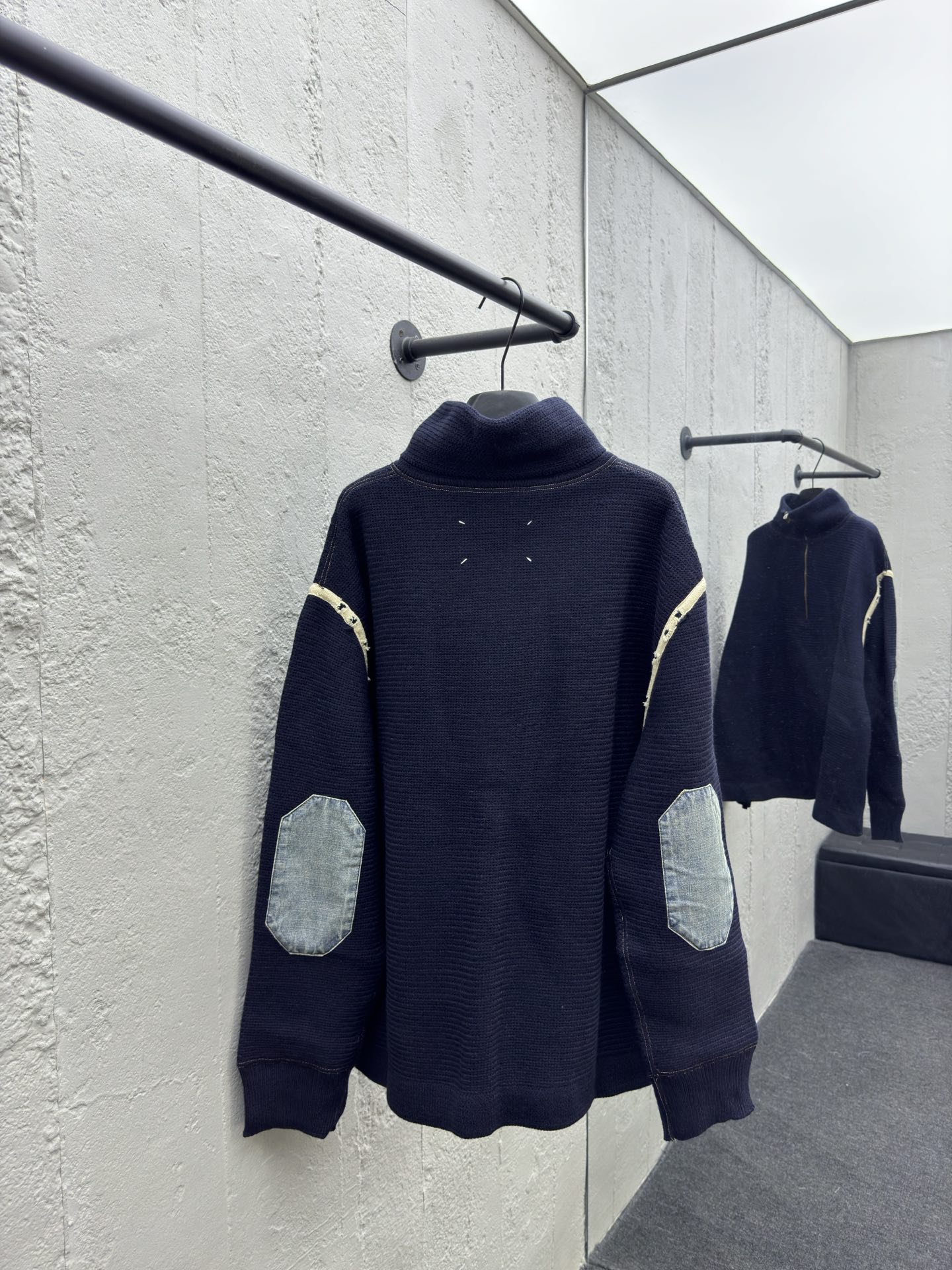 Madison Margiela 牛仔补丁半拉链毛衣 2