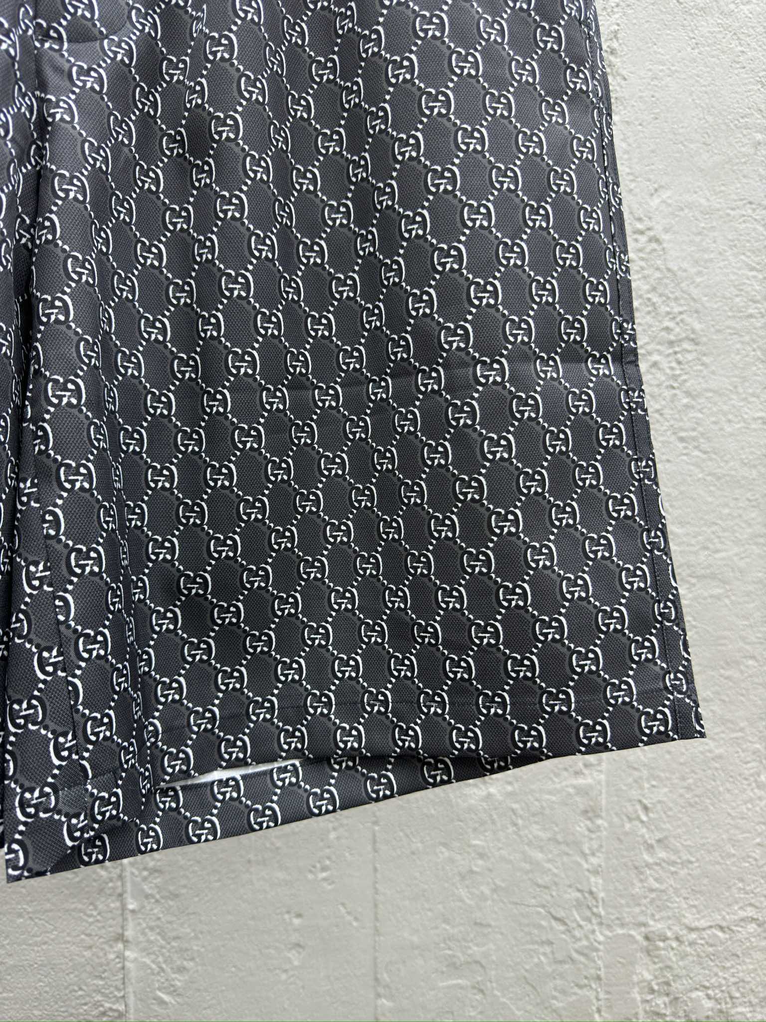 GUCCI 满印光影短裤 7
