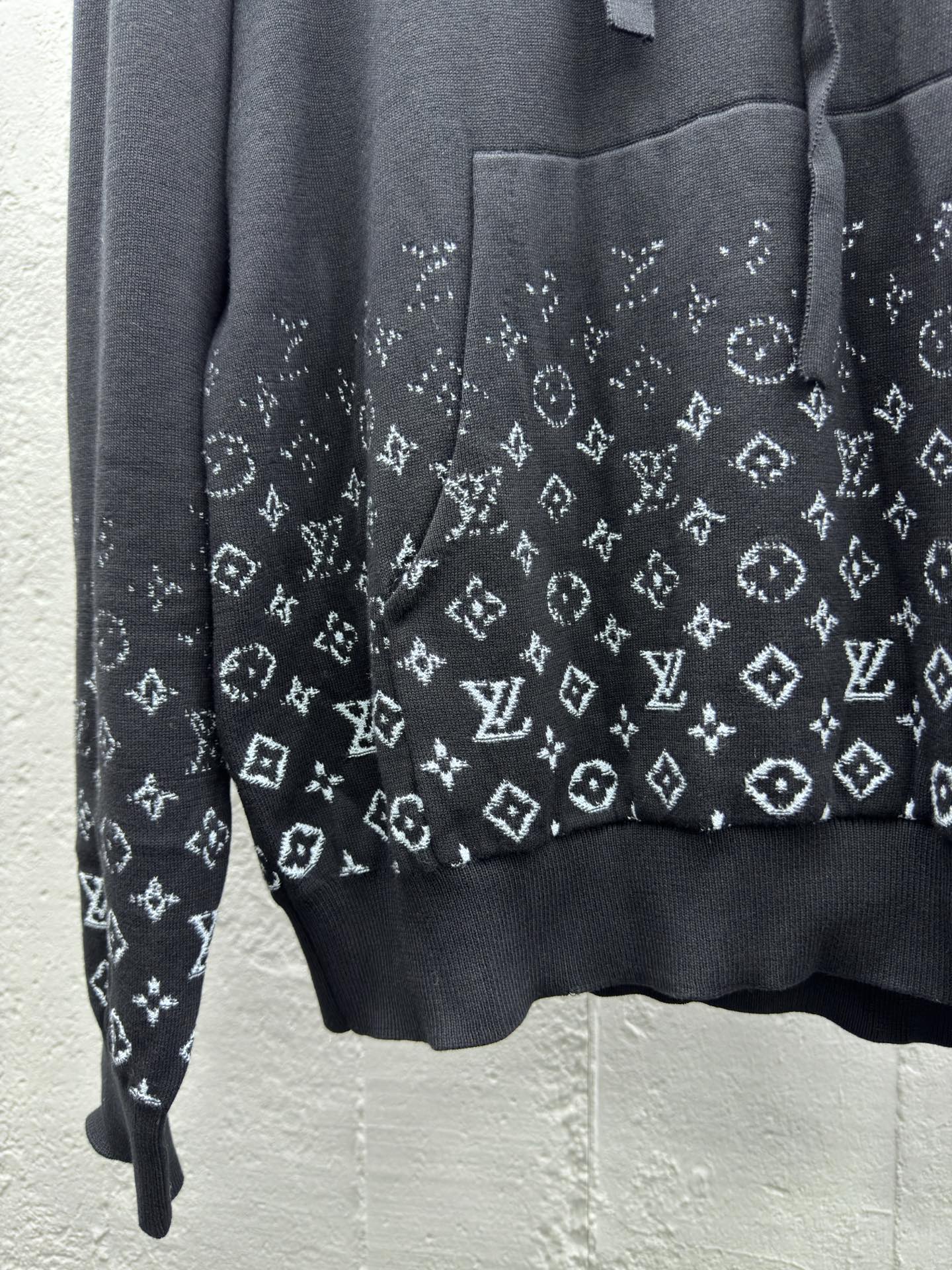 LOUIS VUITTON 渐变印花连帽卫衣 6