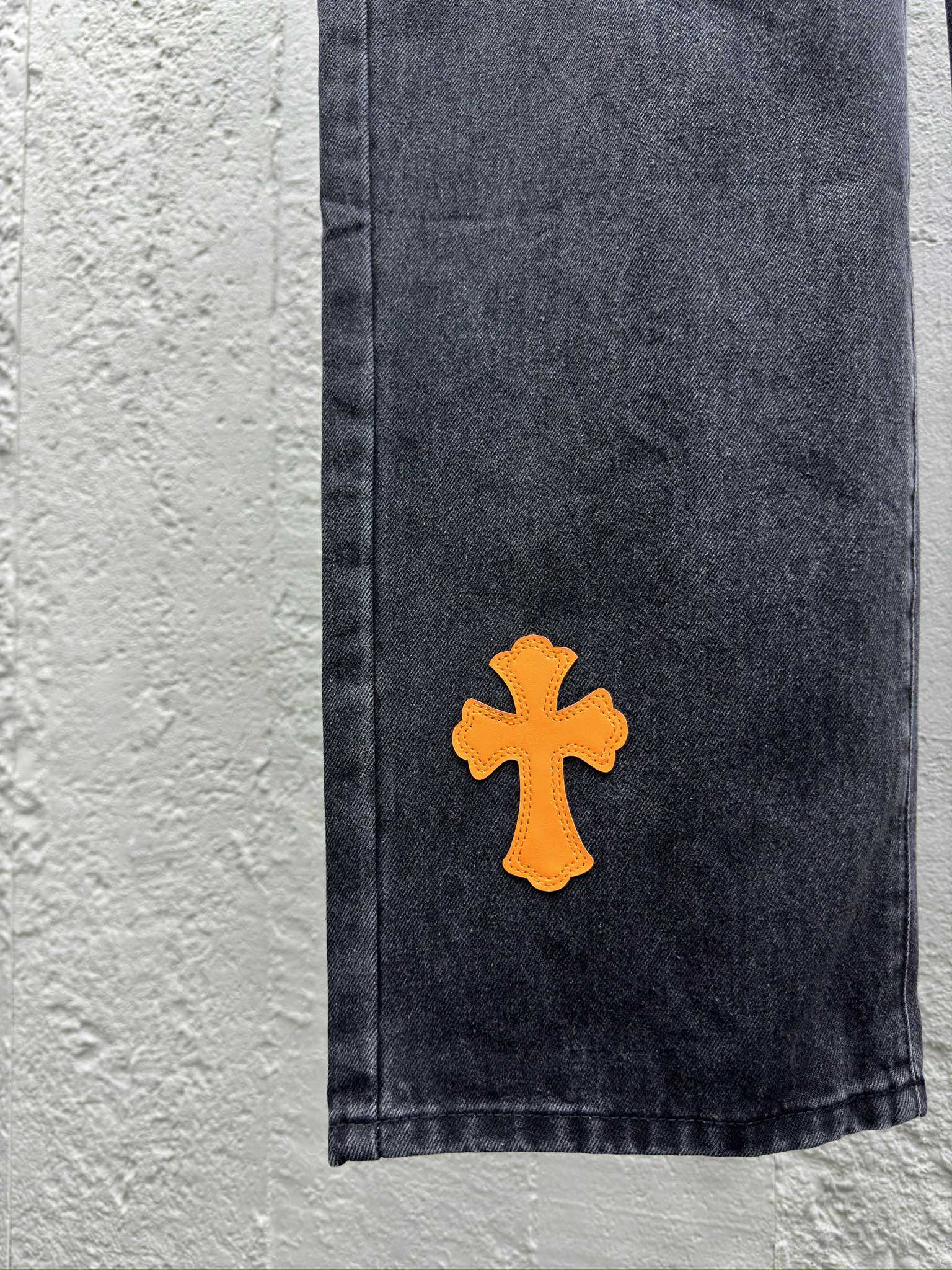 Chrome Hearts 梵文皮标十字架牛仔裤 6