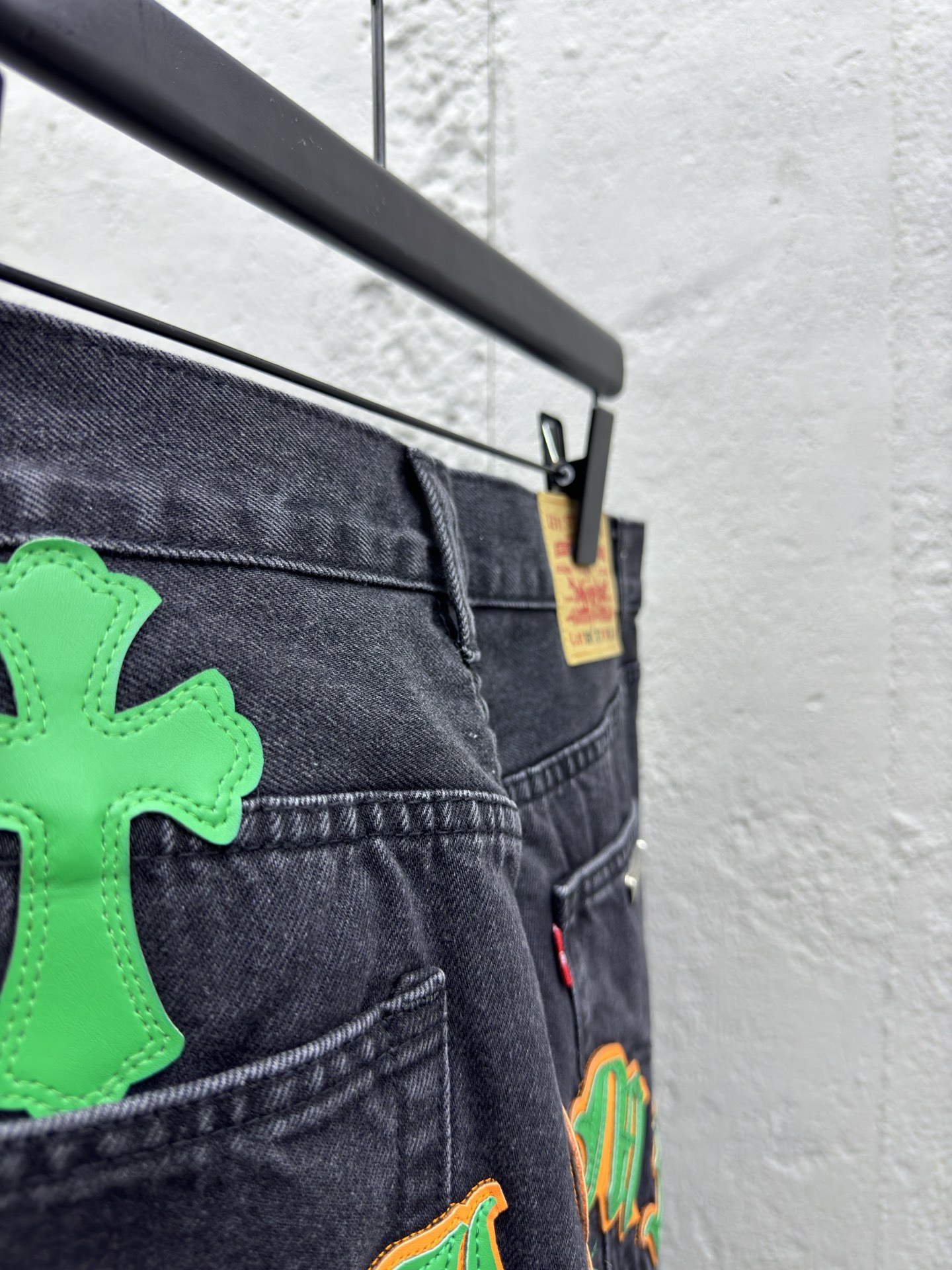 Chrome Hearts 梵文皮标十字架牛仔裤 9