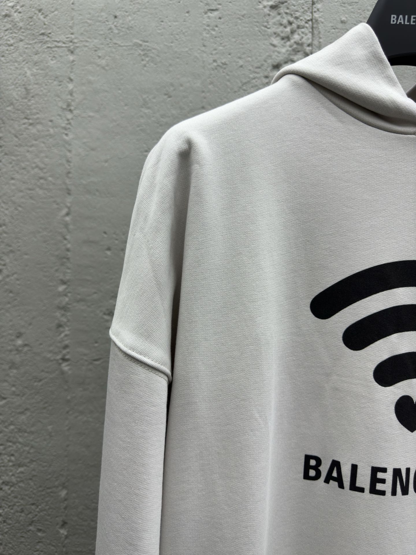 Balenciaga 爱心无线WIFI印花帽衫 4