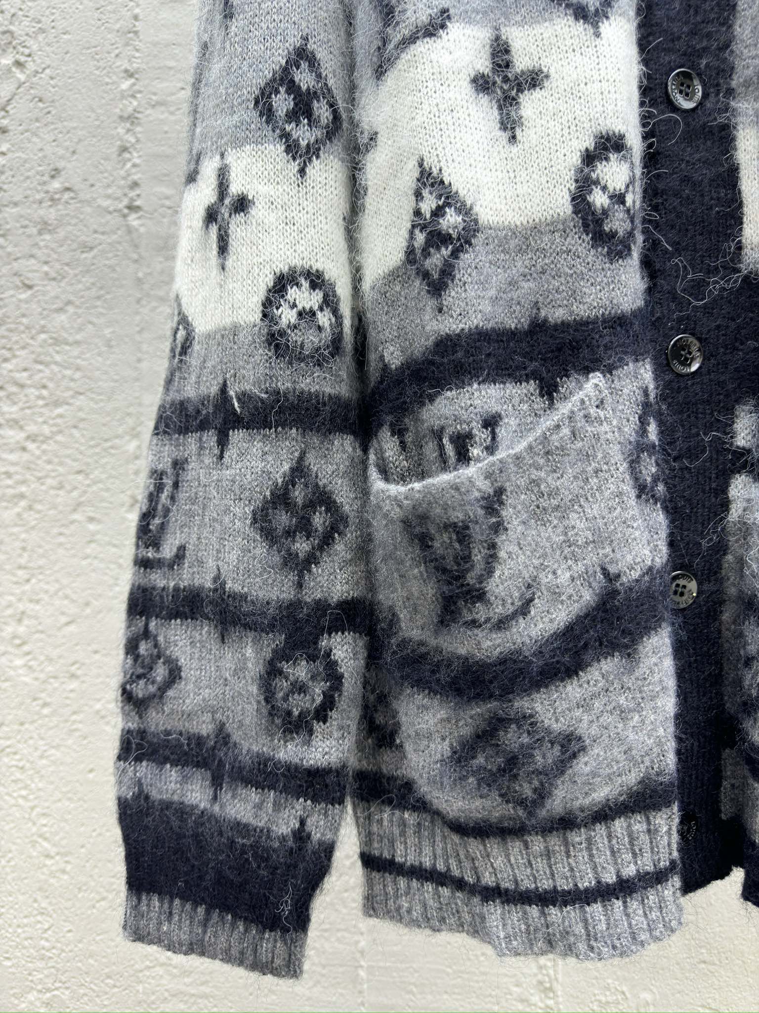 LOUIS VUITTON 马海毛纽扣开衫 6