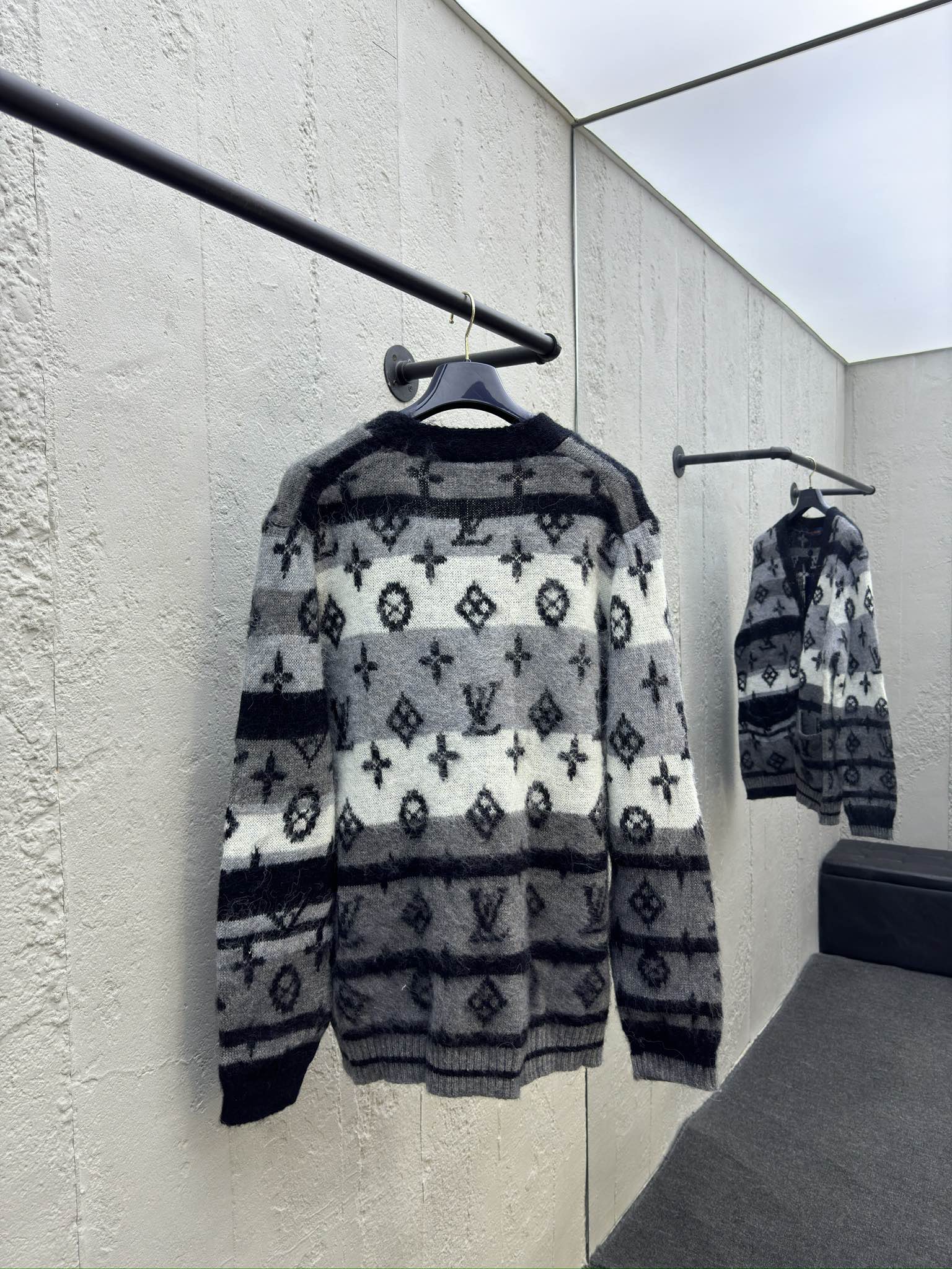 LOUIS VUITTON 马海毛纽扣开衫 2