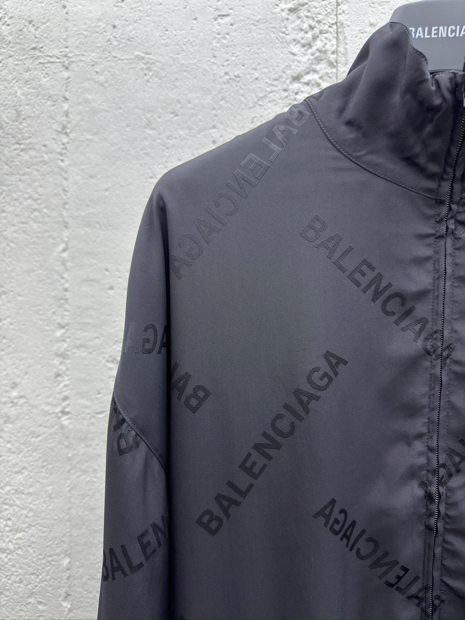 Balenciaga 桑蚕丝满印字母外套 4