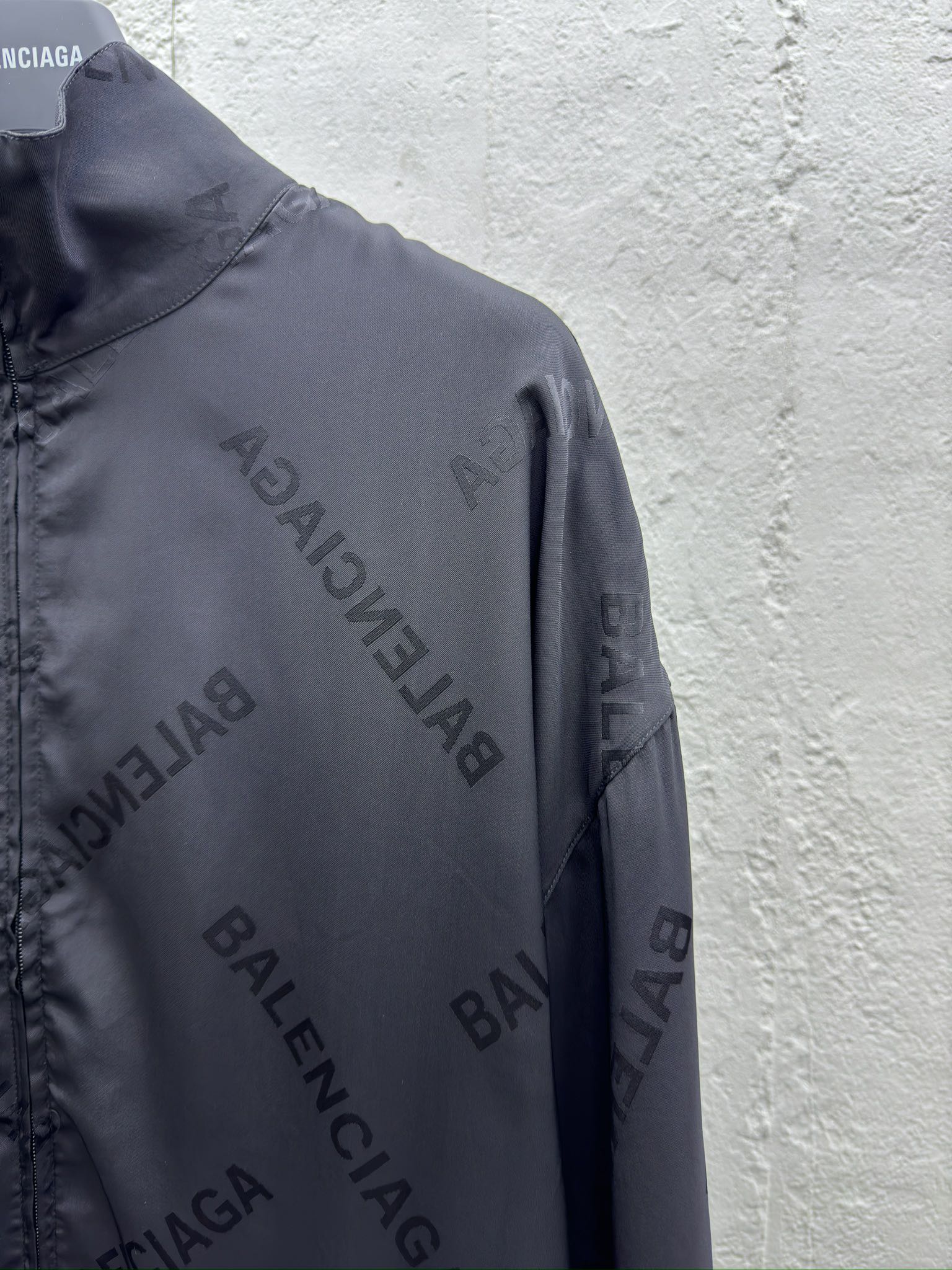 Balenciaga 桑蚕丝满印字母外套 5