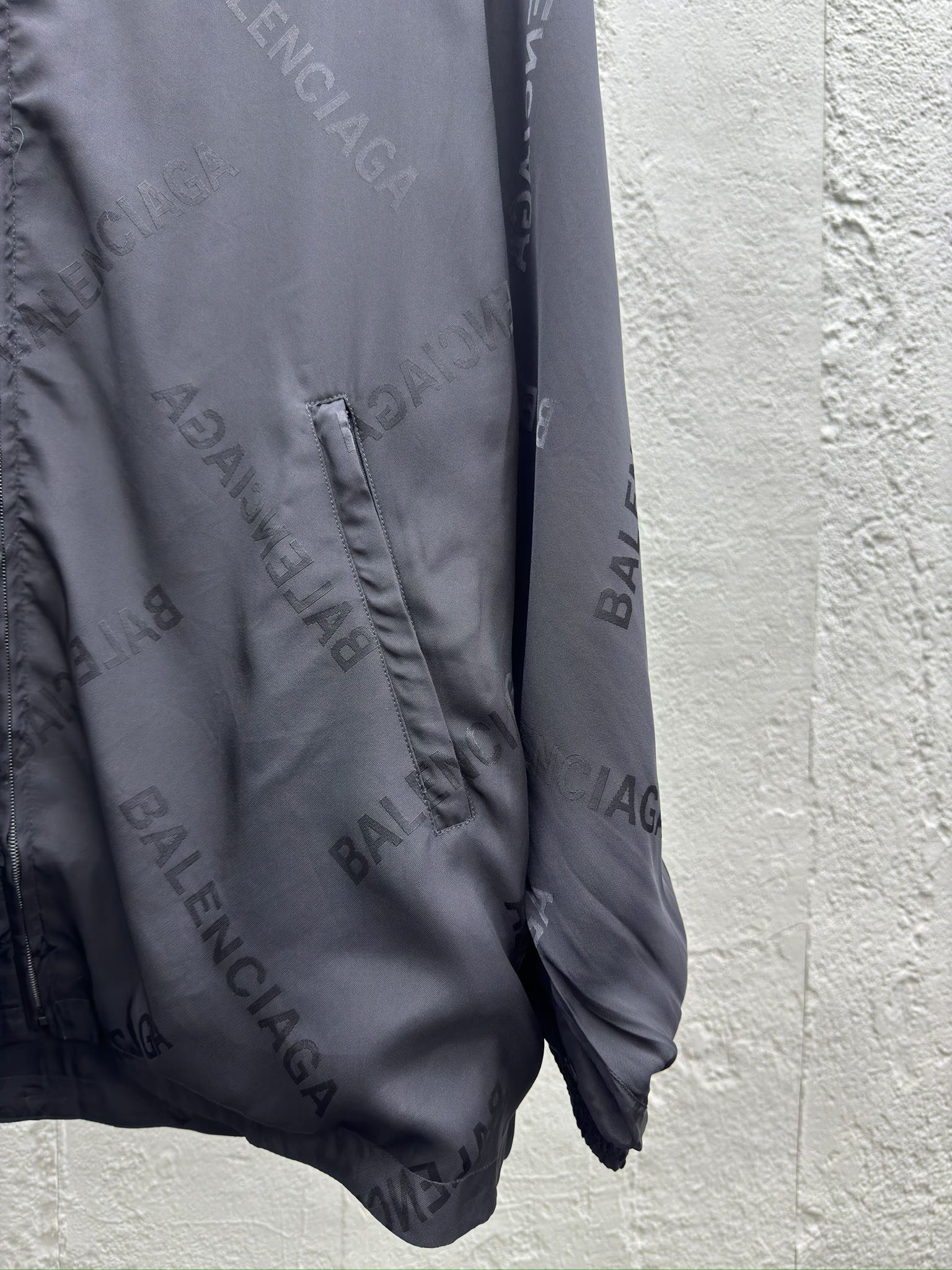 Balenciaga 桑蚕丝满印字母外套 7