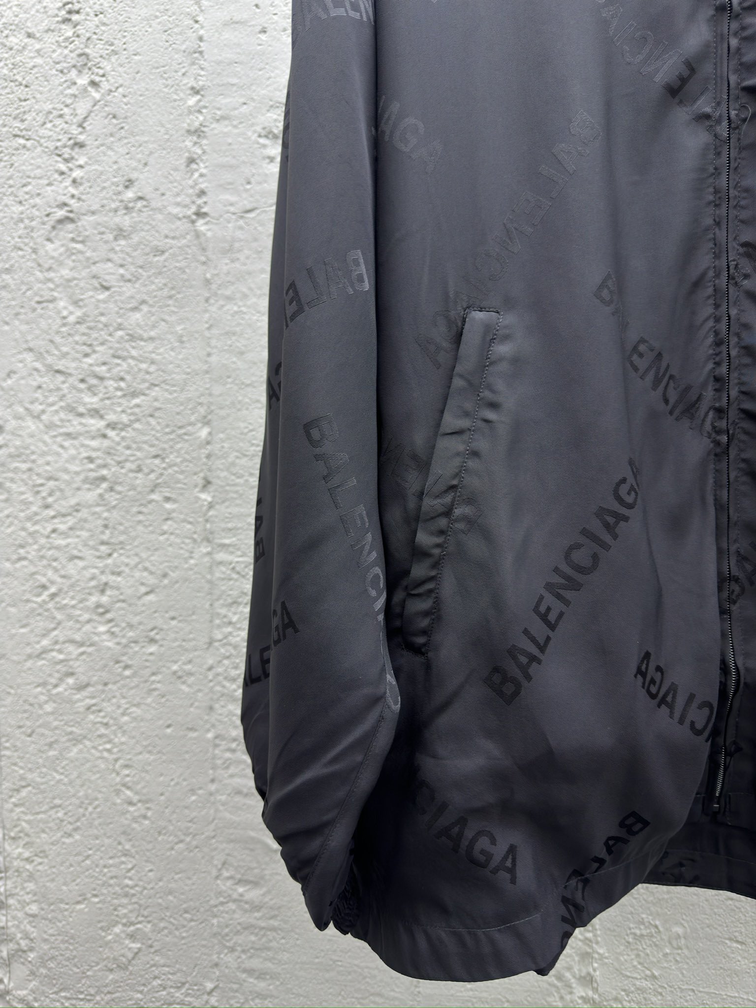Balenciaga 桑蚕丝满印字母外套 6