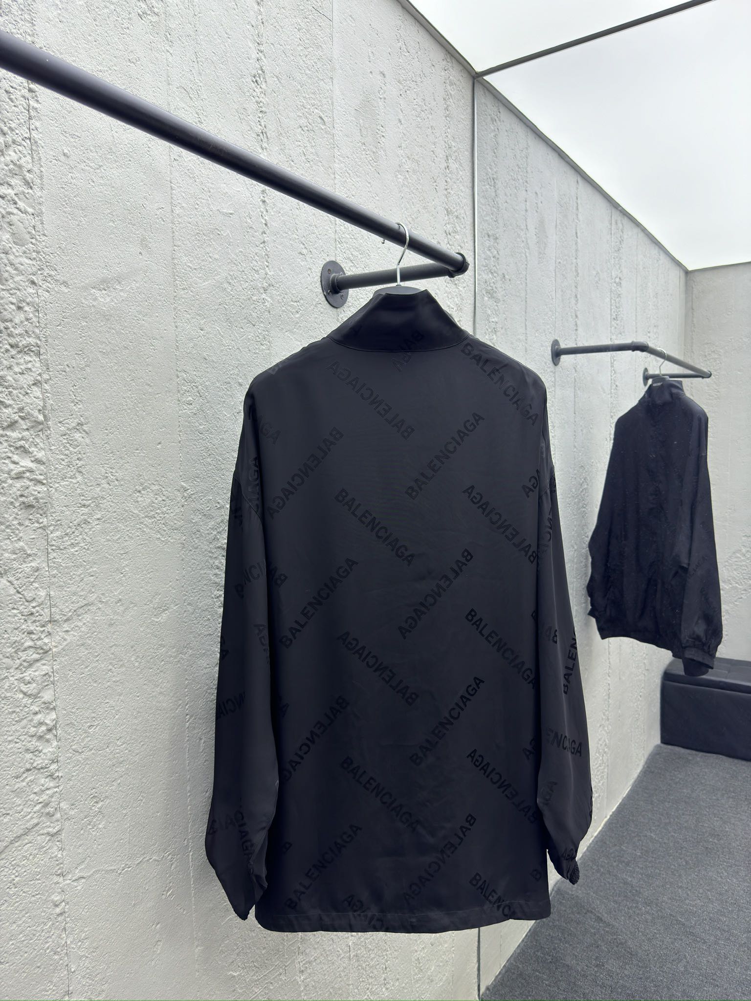 Balenciaga 桑蚕丝满印字母外套 2