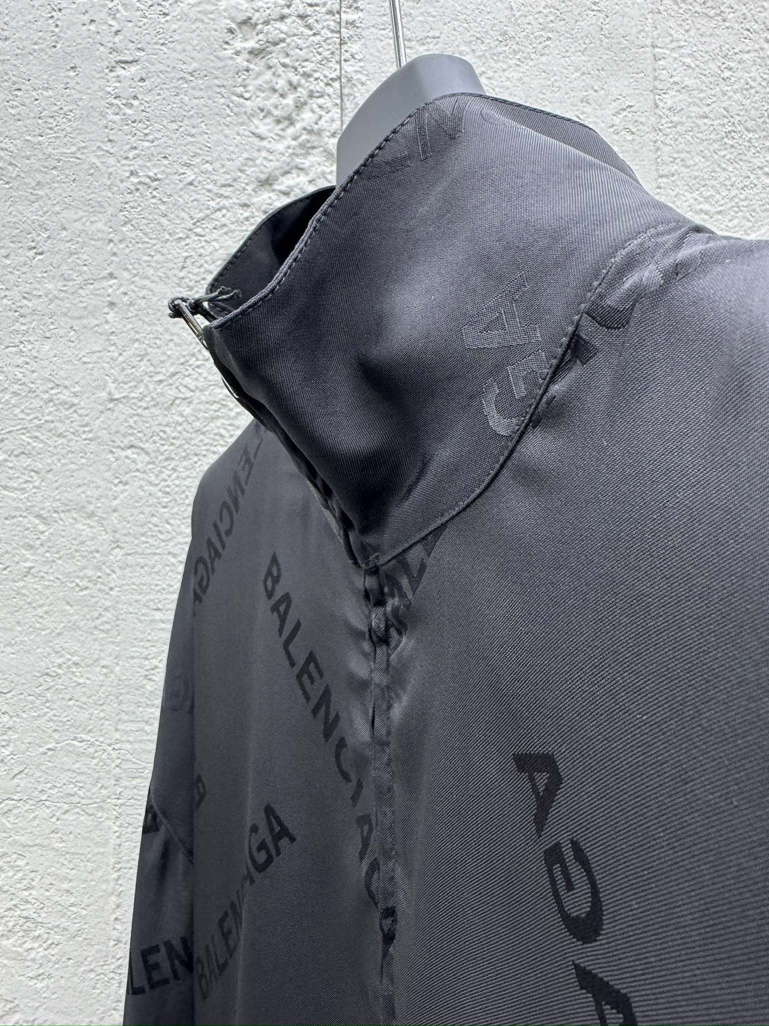 Balenciaga 桑蚕丝满印字母外套 8