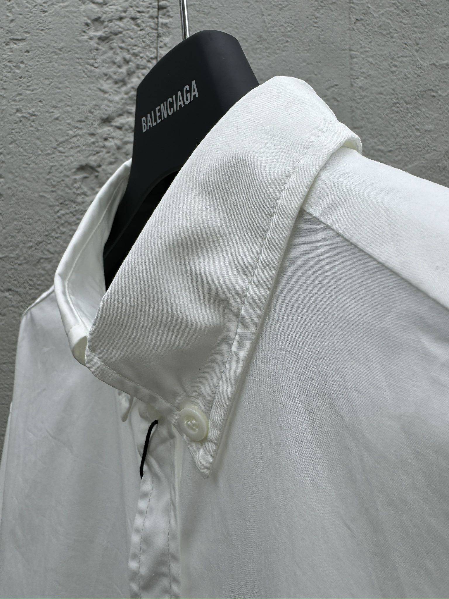 Balenciaga 环形logo刺绣衬衫 9