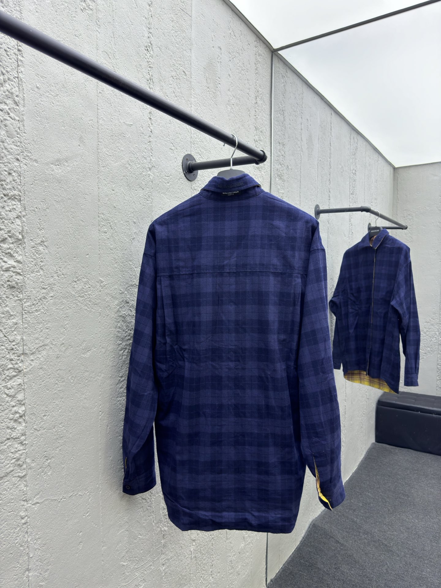 Balenciaga 法兰绒双面穿外套 4