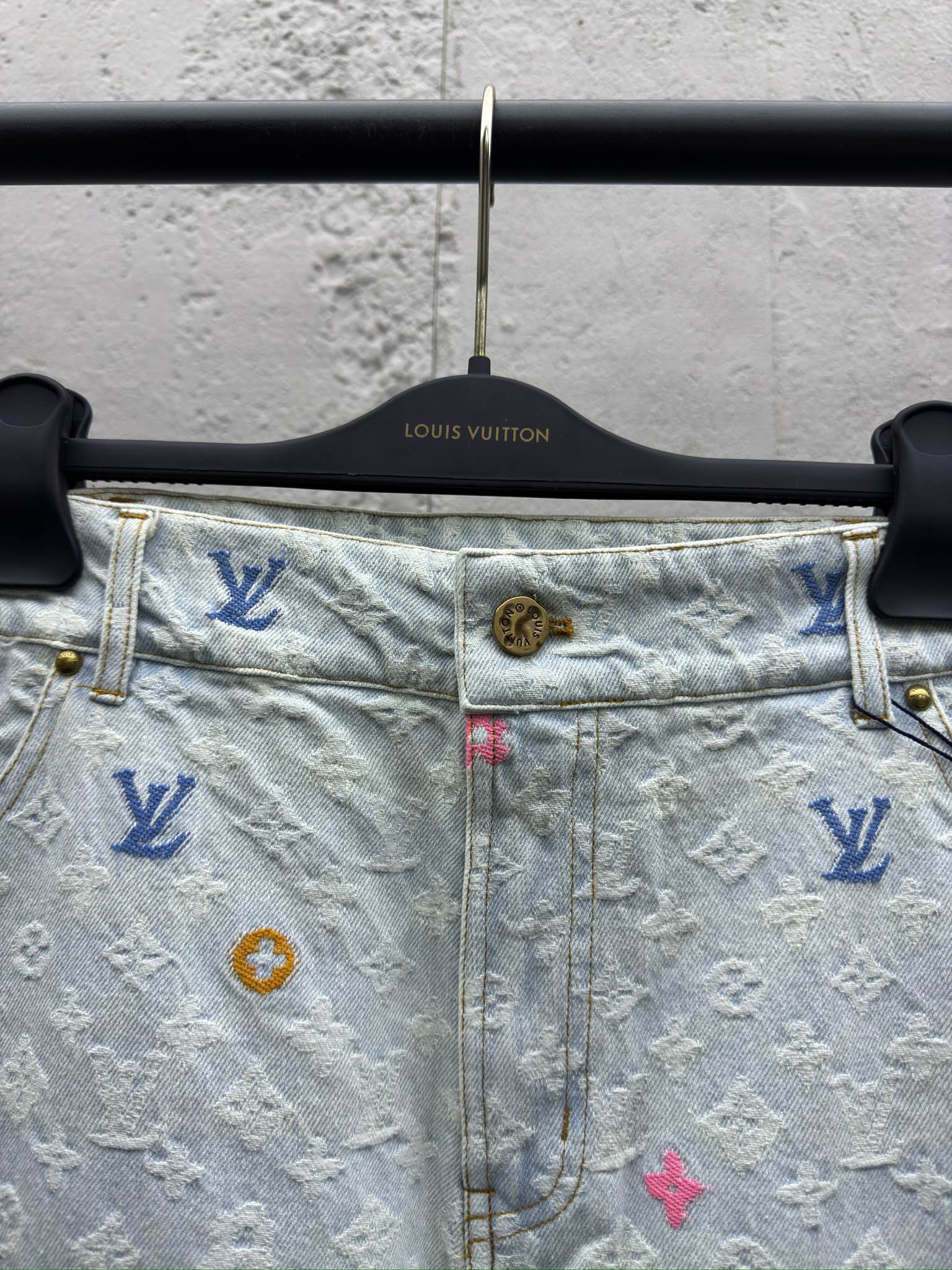 LOUIS VUITTON 联名绣花牛仔短裤 3