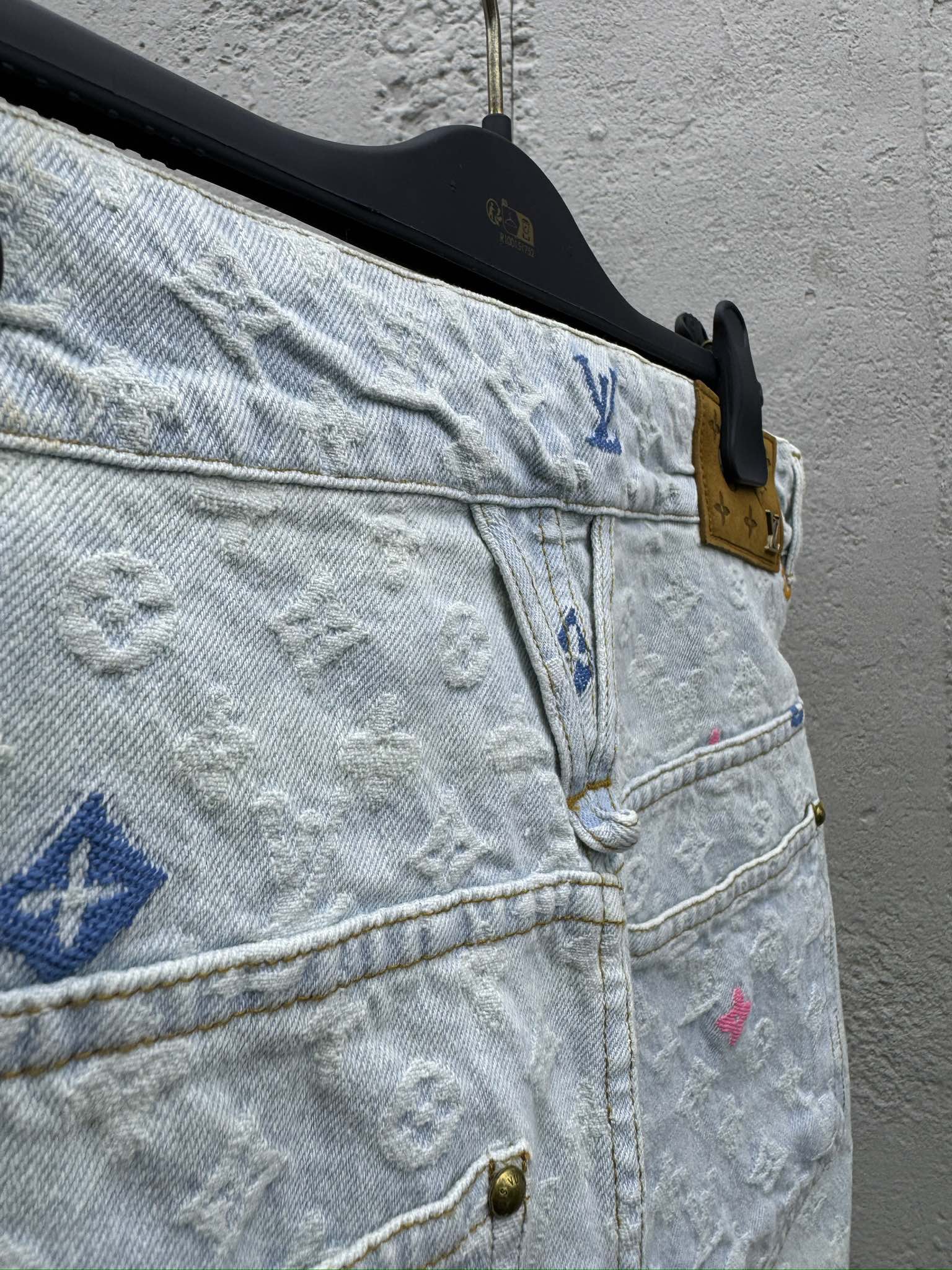 LOUIS VUITTON 联名绣花牛仔短裤 9