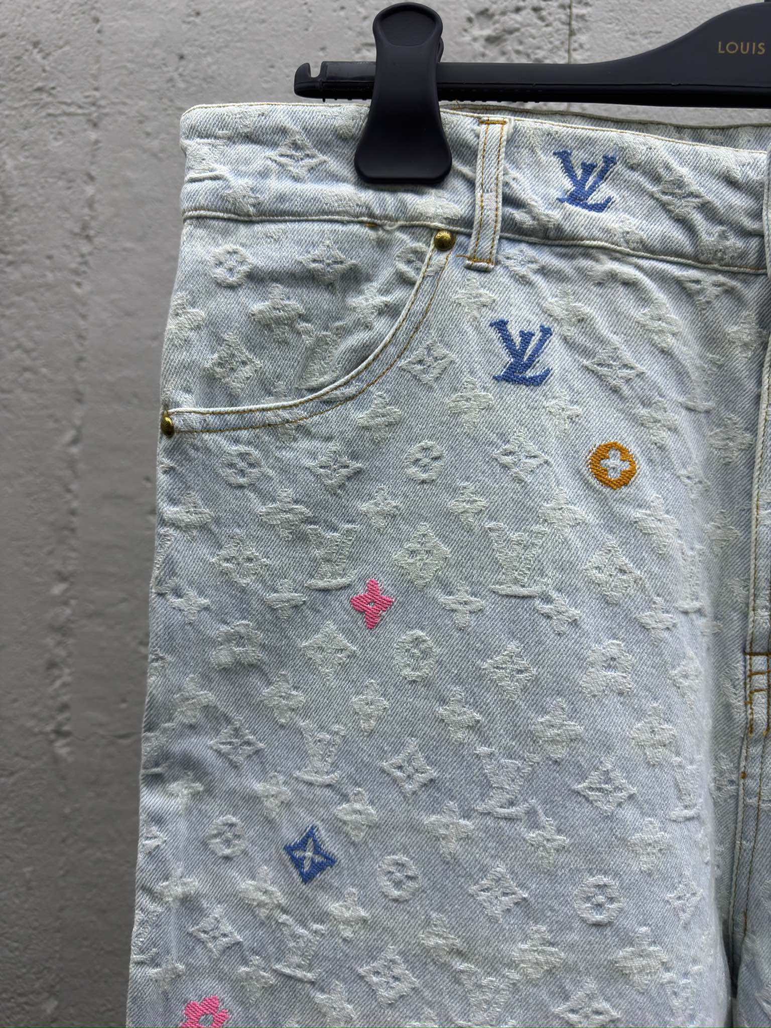LOUIS VUITTON 联名绣花牛仔短裤 4