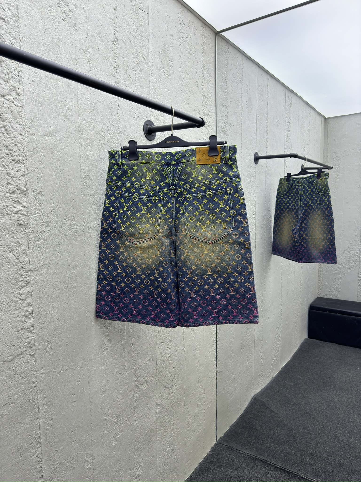 LOUIS VUITTON 彩虹牛仔短裤 2