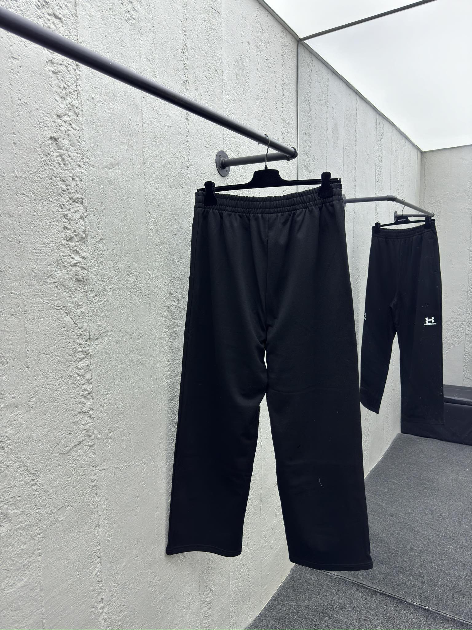 Balenciaga x Under Armour Collaboration Pants - Clothes 2
