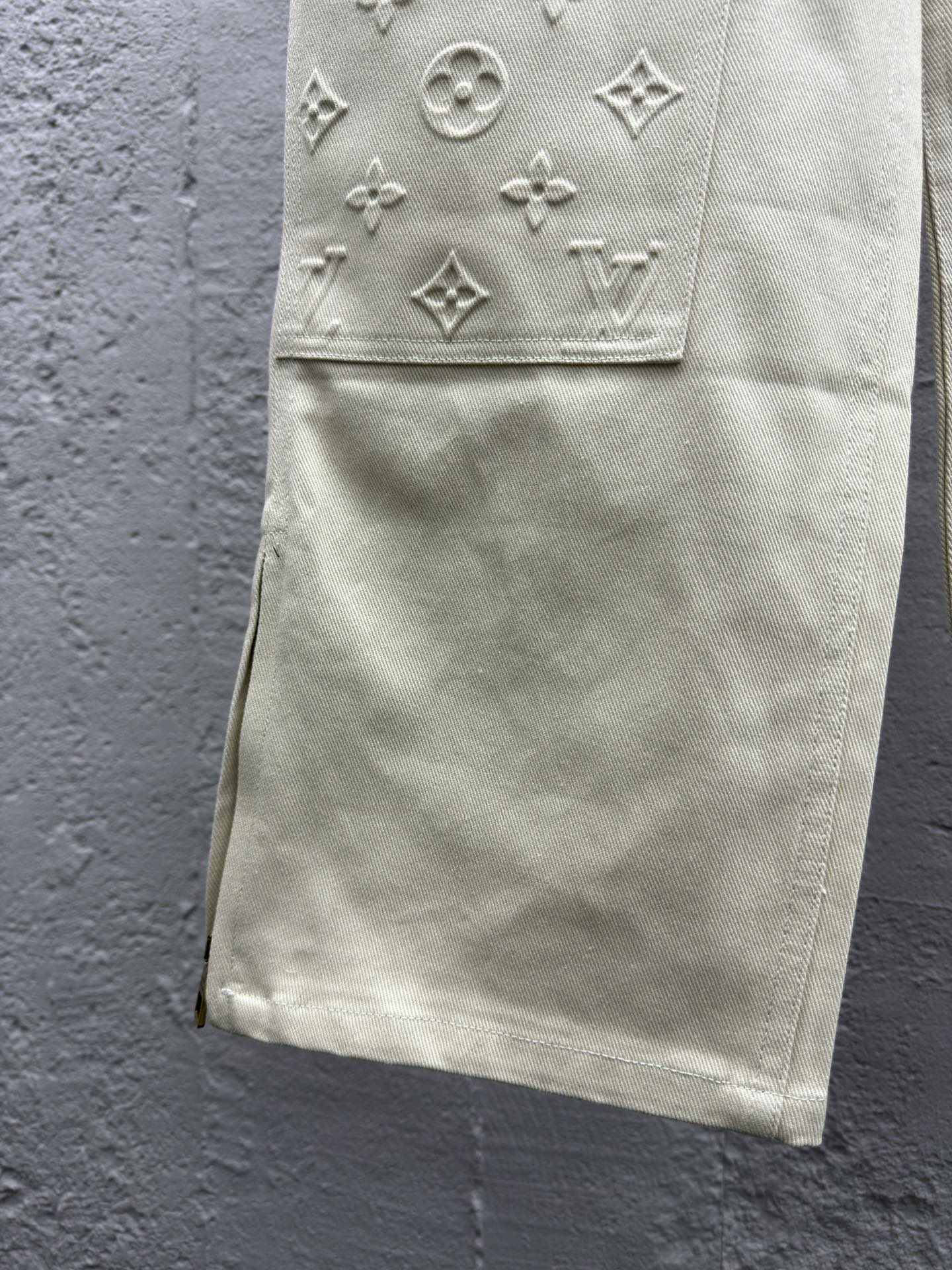 LOUIS VUITTON 压花浮雕牛仔长裤 6