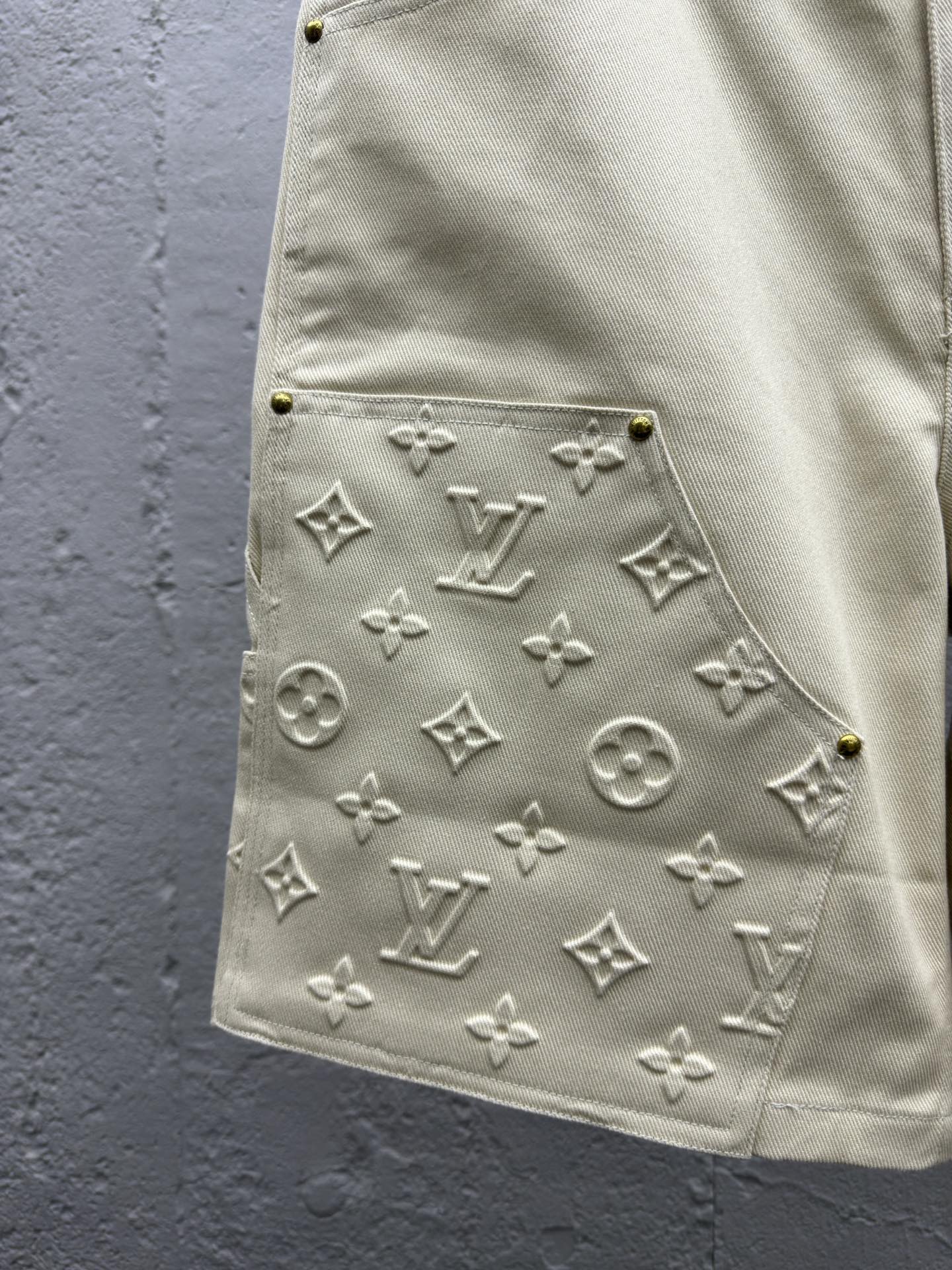 LOUIS VUITTON 牛仔浮雕短裤 6