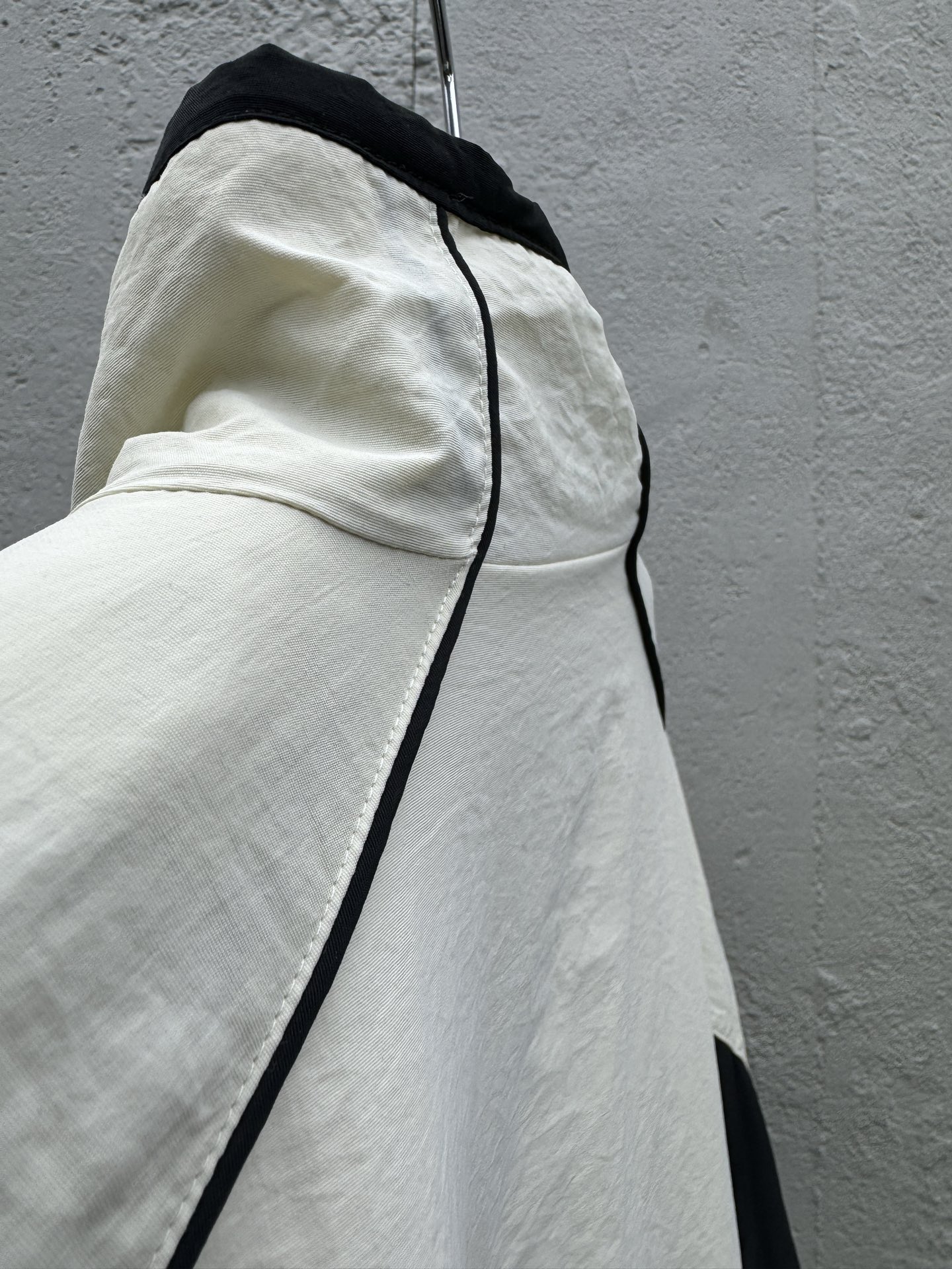 Balenciaga 双勾尼龙拼接风衣外套 9