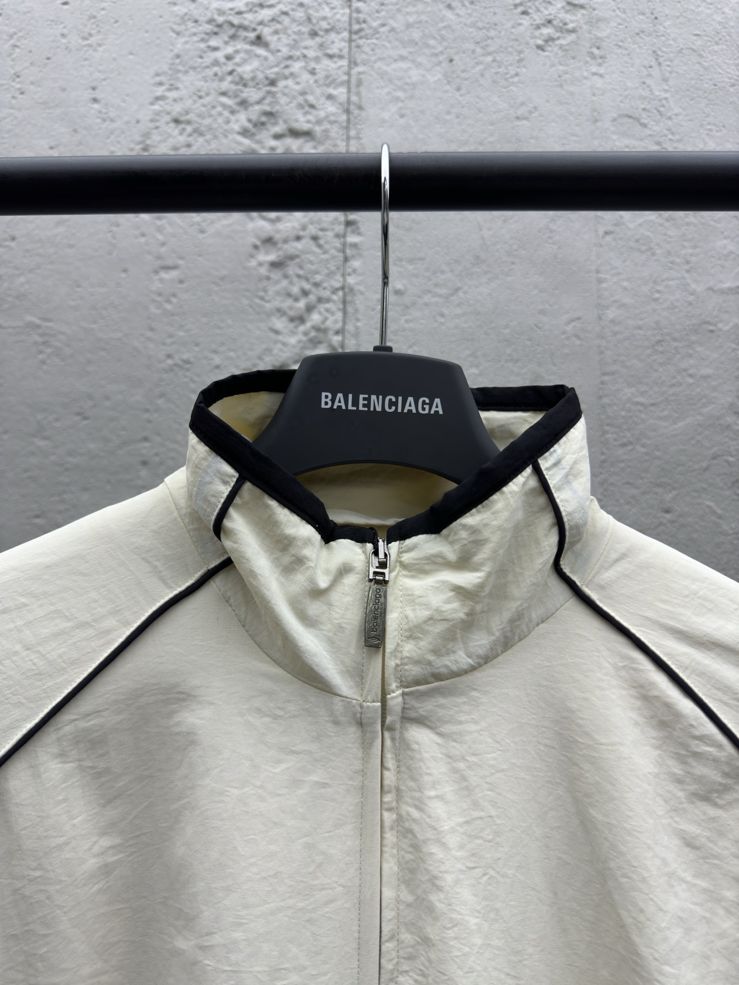Balenciaga 双勾尼龙拼接风衣外套 3