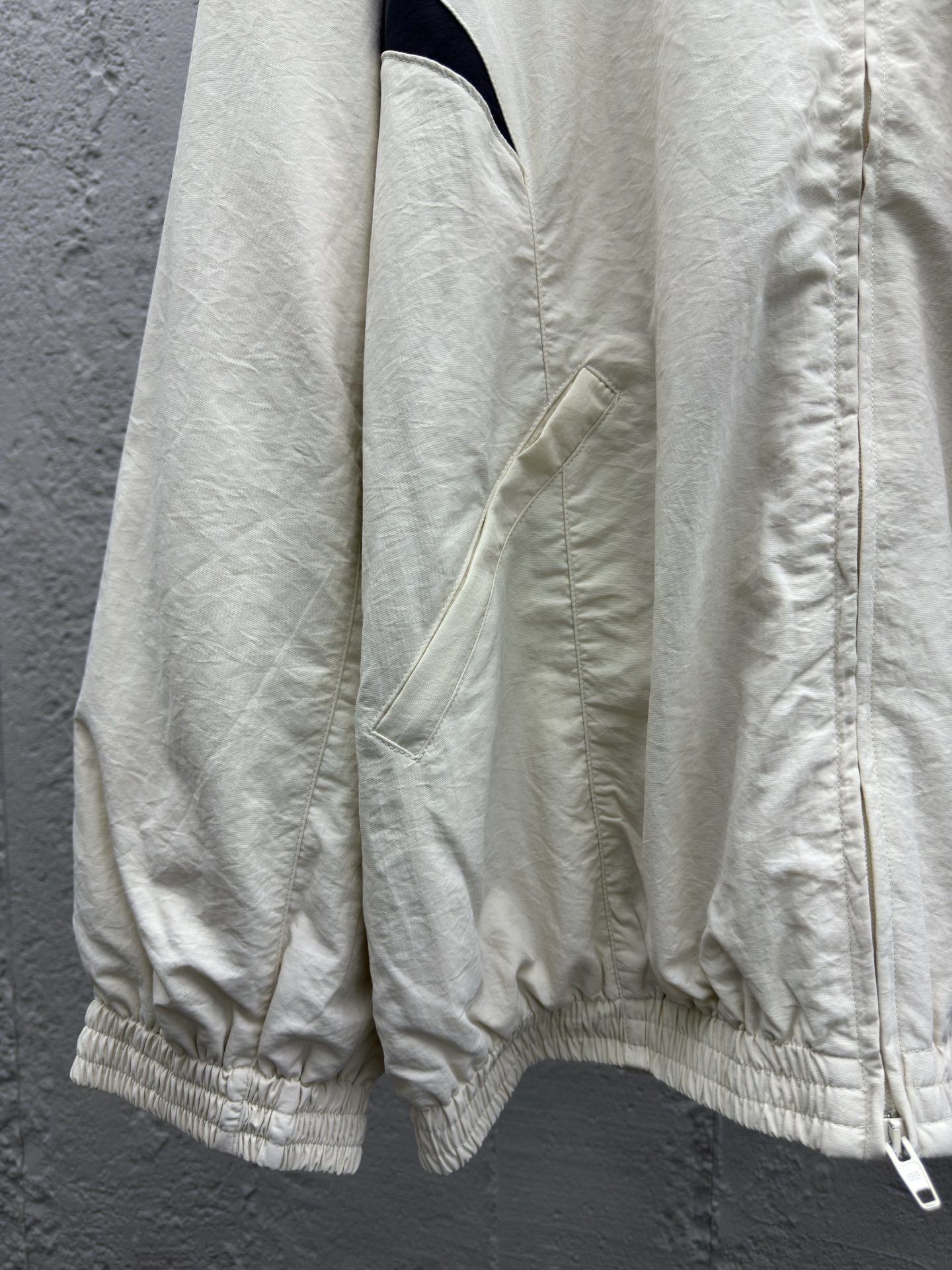 Balenciaga 双勾尼龙拼接风衣外套 6