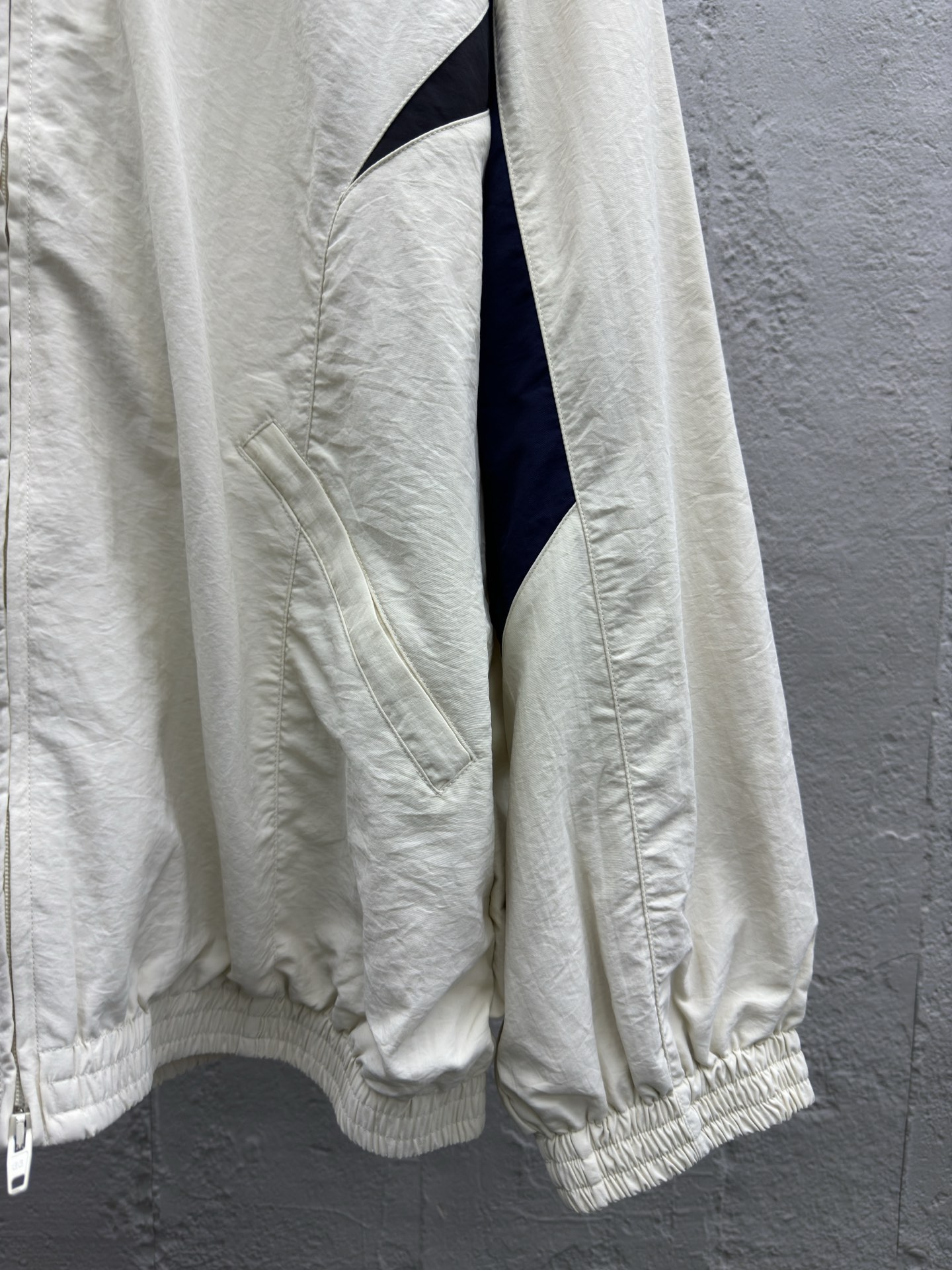 Balenciaga 双勾尼龙拼接风衣外套 7
