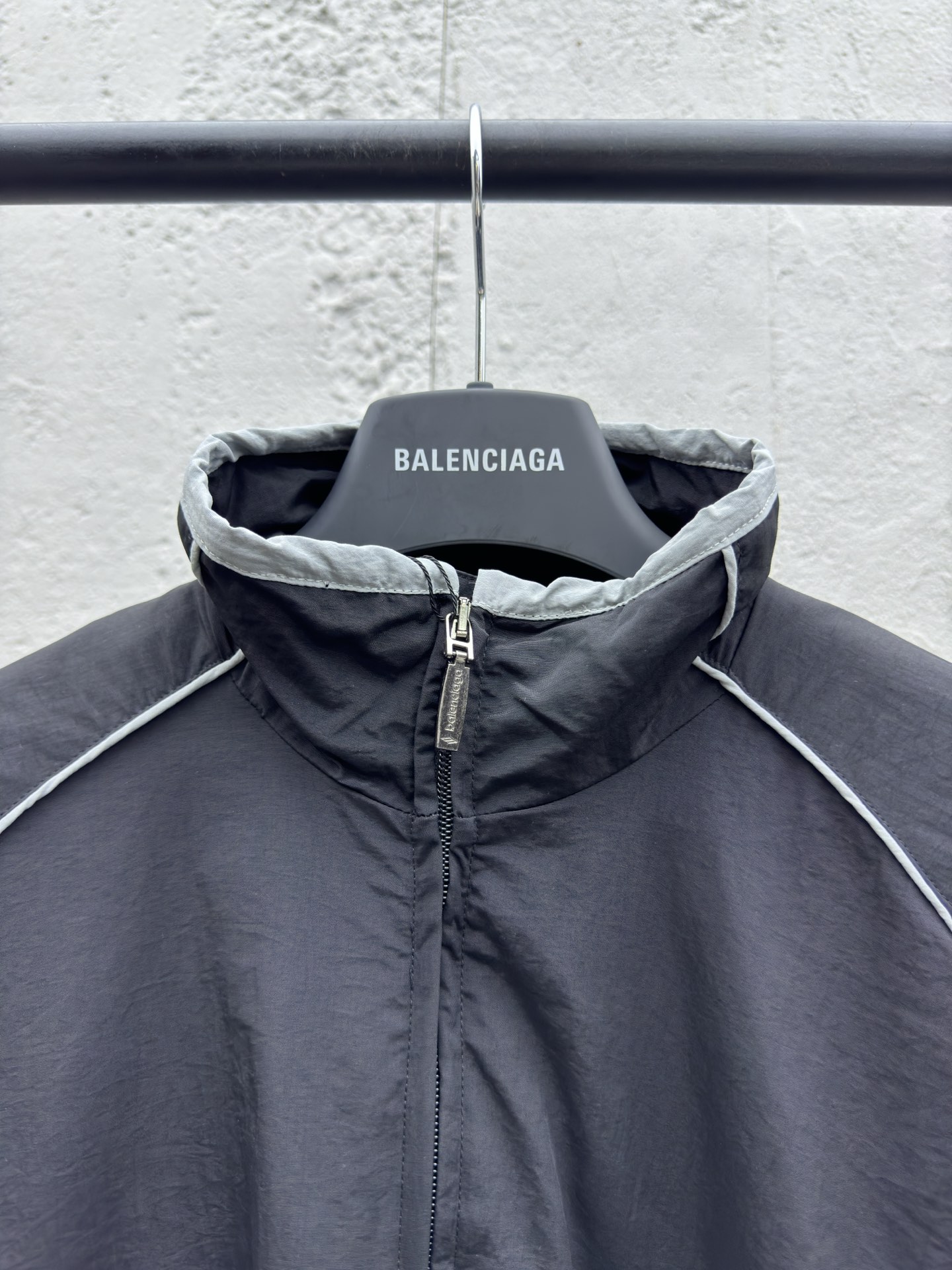 Balenciaga 双勾尼龙拼接风衣外套 3