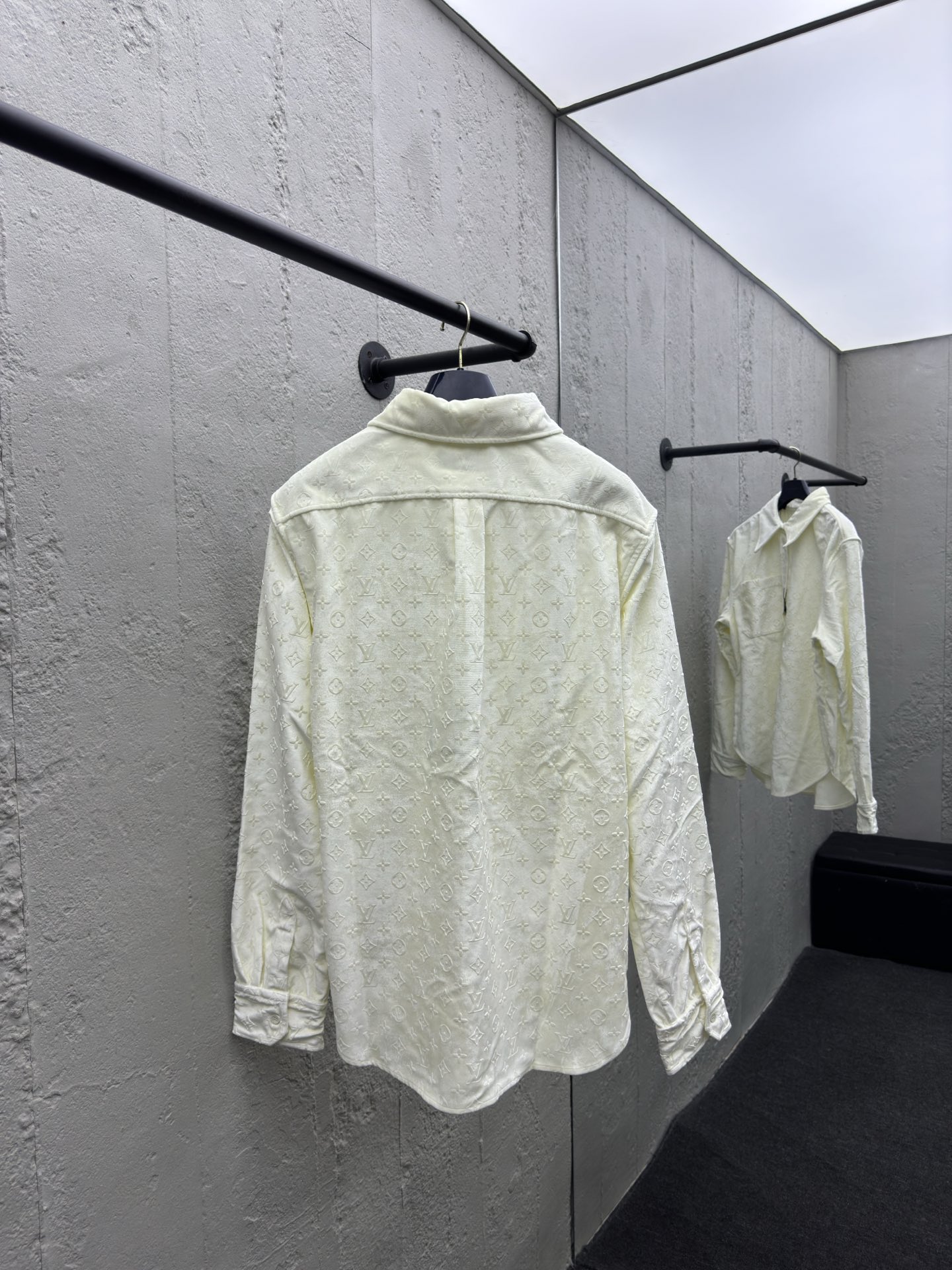 LOUIS VUITTON 天鹅绒满印压花衬衫 2