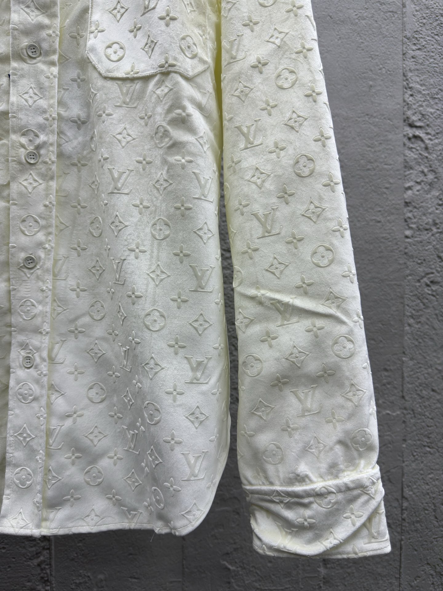 LOUIS VUITTON 天鹅绒满印压花衬衫 7