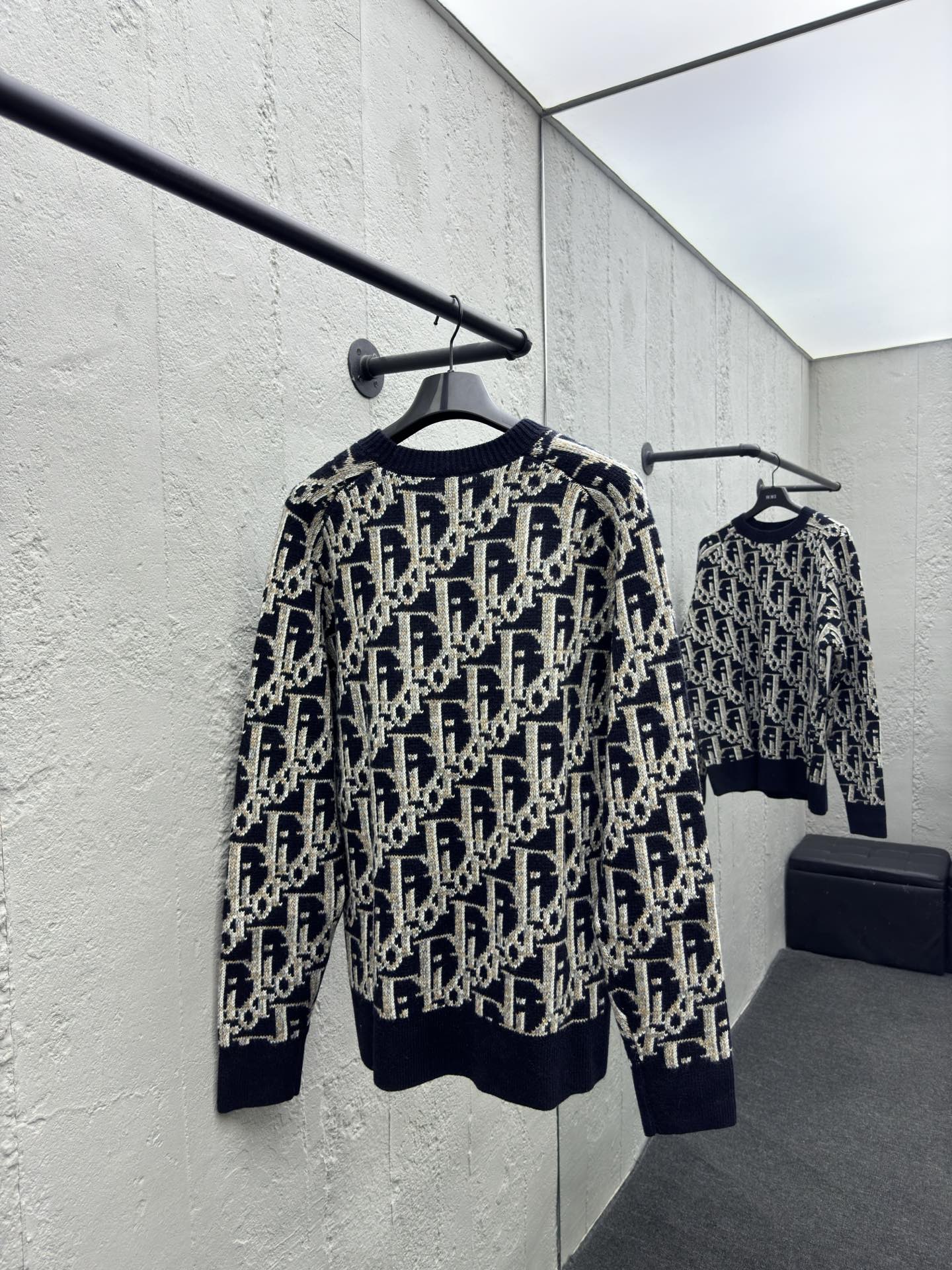 DIOR 满印字母毛衣 2