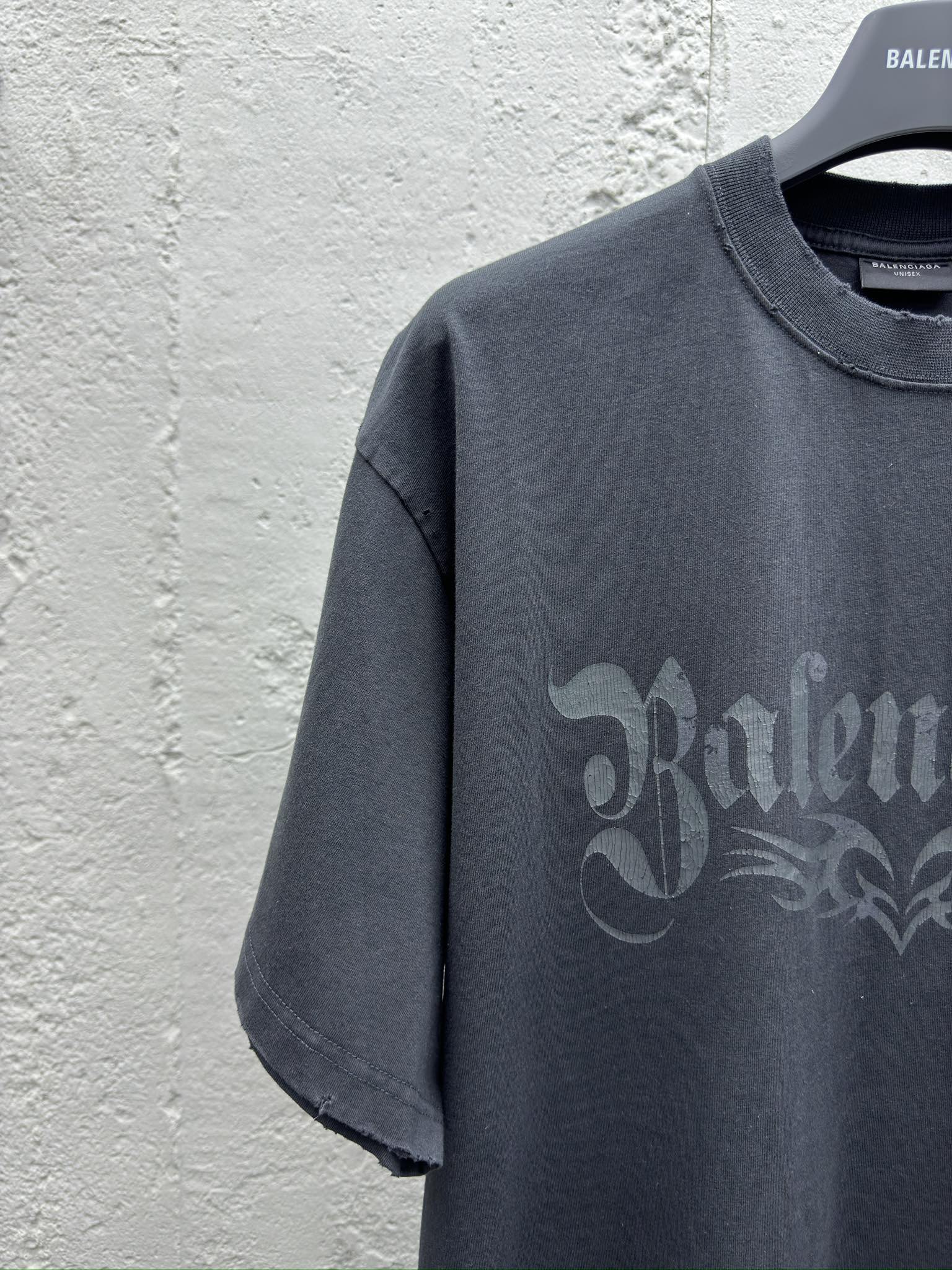 Balenciaga T-shirt 4