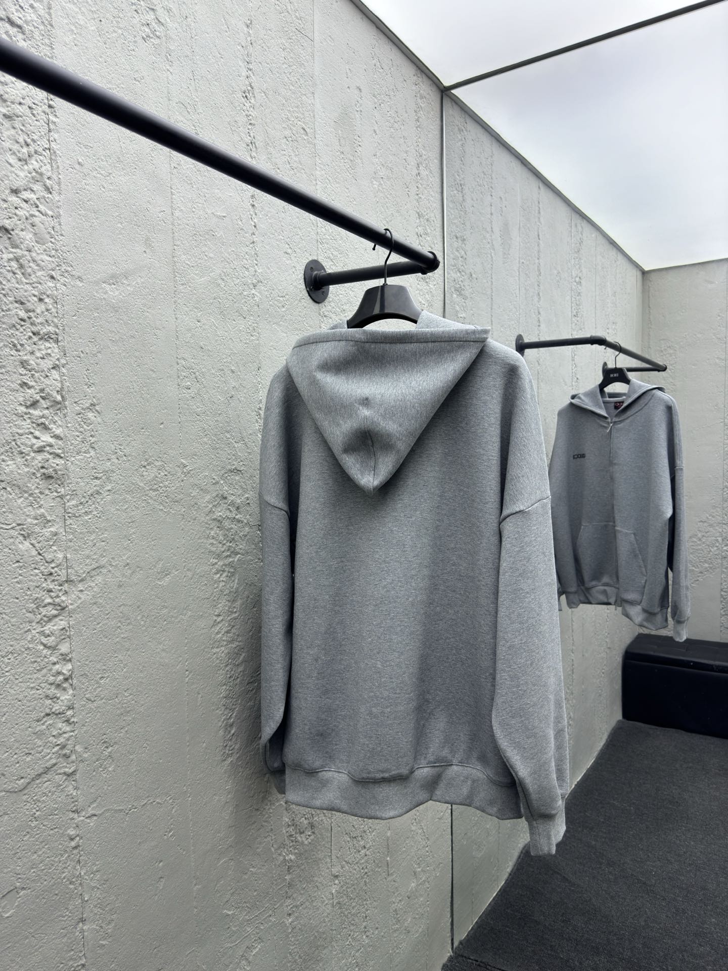 GUCCI 小标连帽拉链衫 2