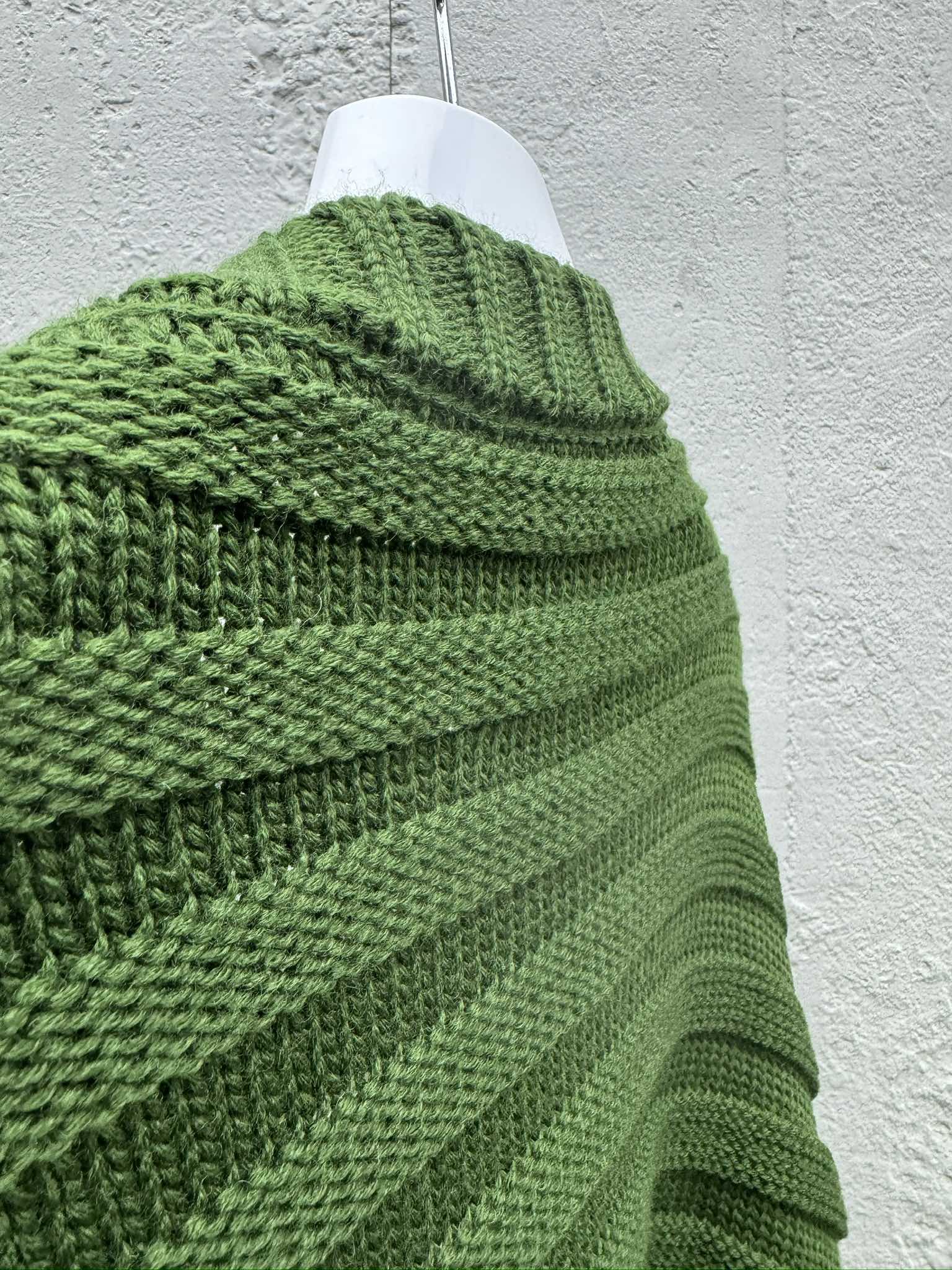 Maison Margiela 下摆破坏针织开衫 9