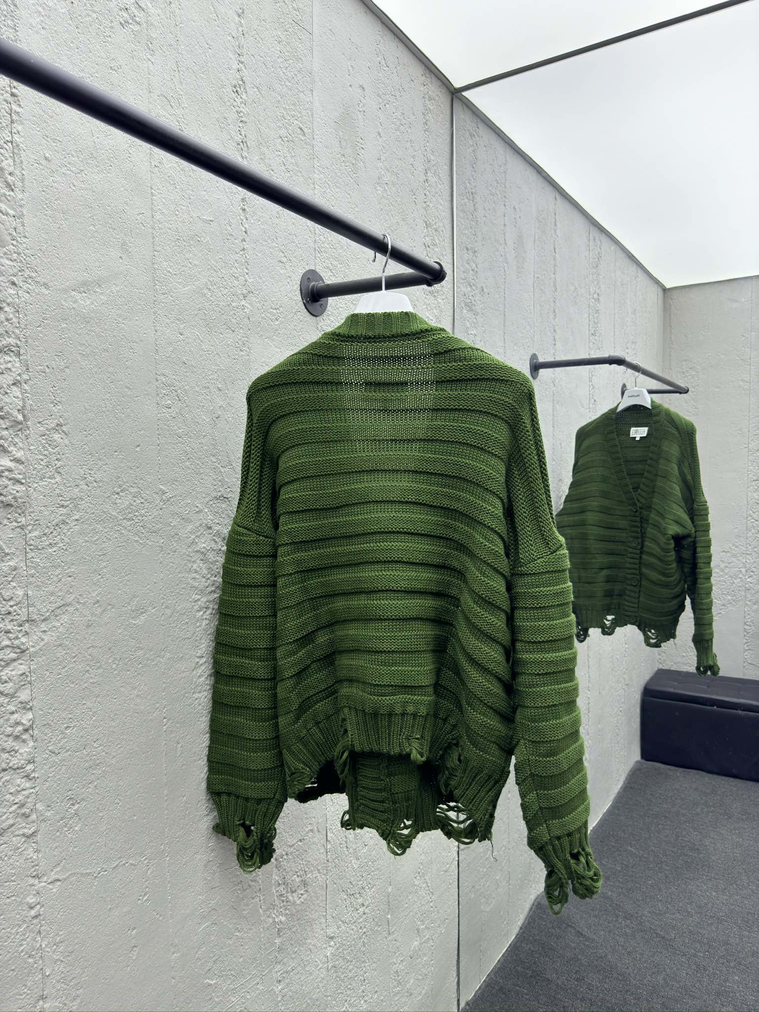 Maison Margiela 下摆破坏针织开衫 2
