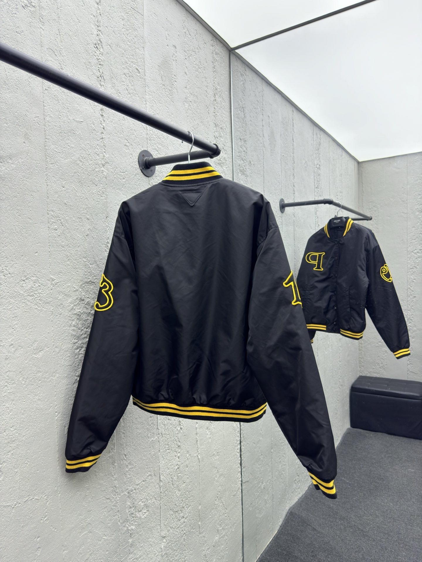 PRADA 飞行员章仔夹克外套 2