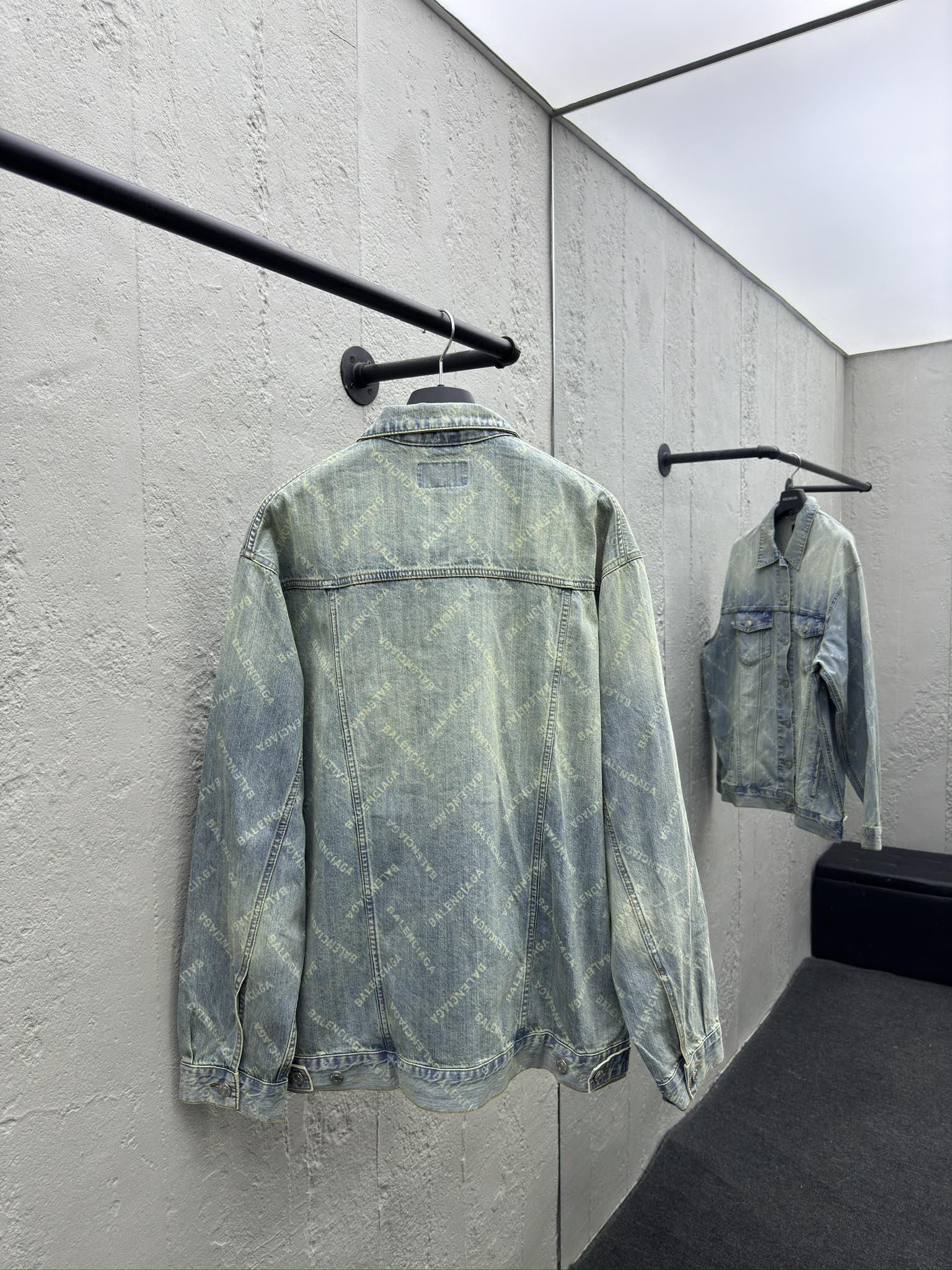 Balenciaga 满印牛仔外套 2