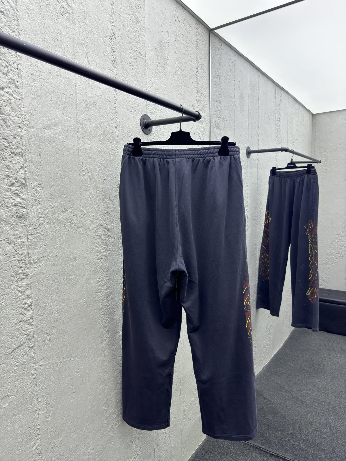 Balenciaga 火焰涂鸦字母logo长裤 2