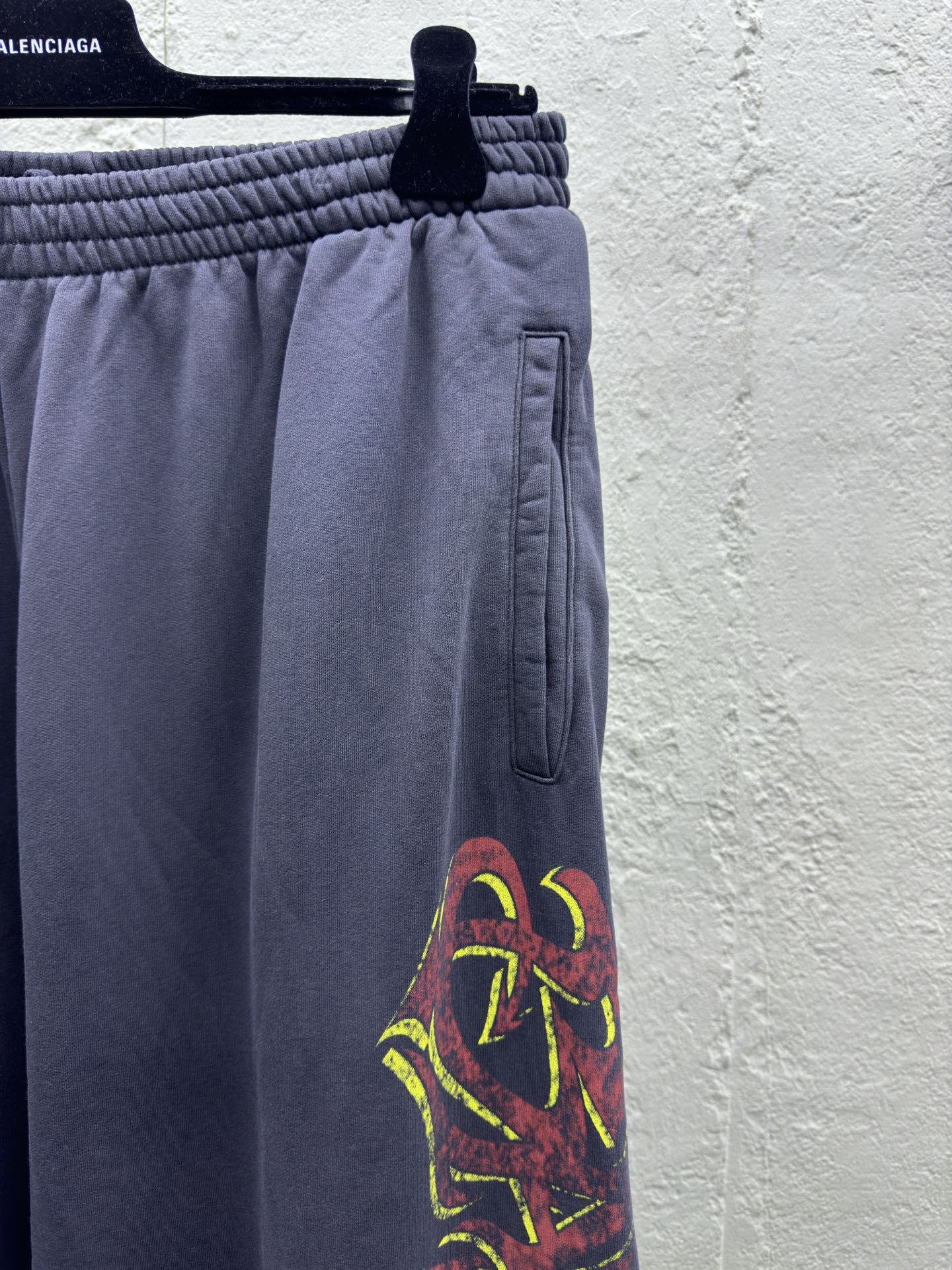 Balenciaga 火焰涂鸦字母logo长裤 5