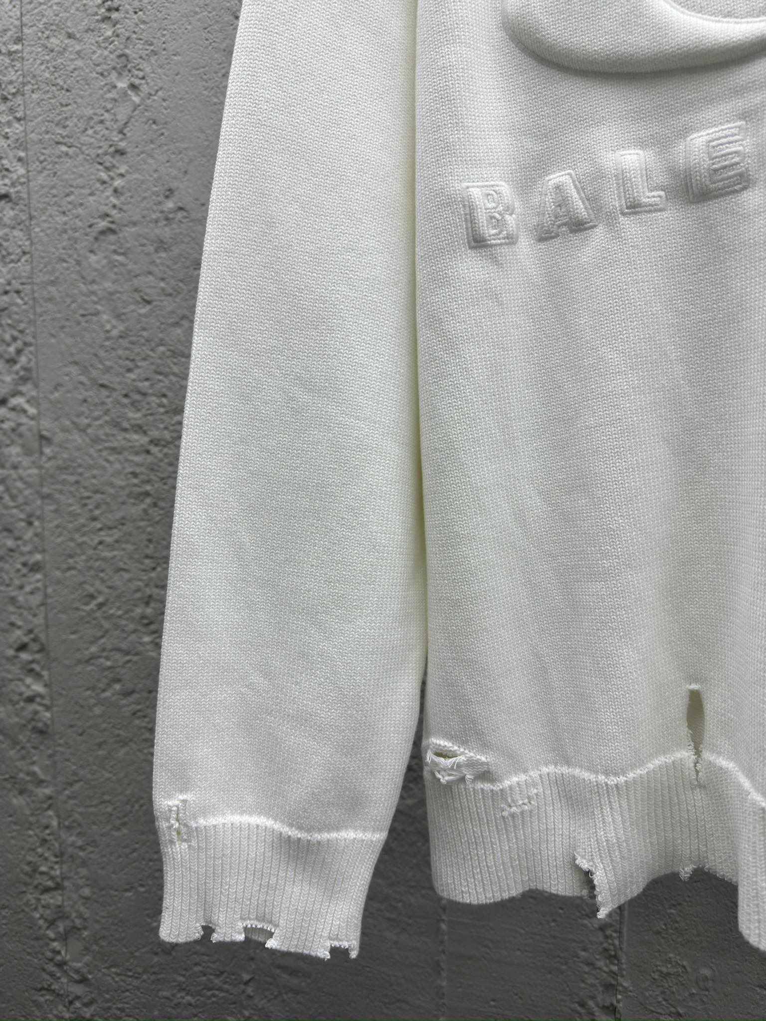 Balenciaga 立体章仔毛衣 6