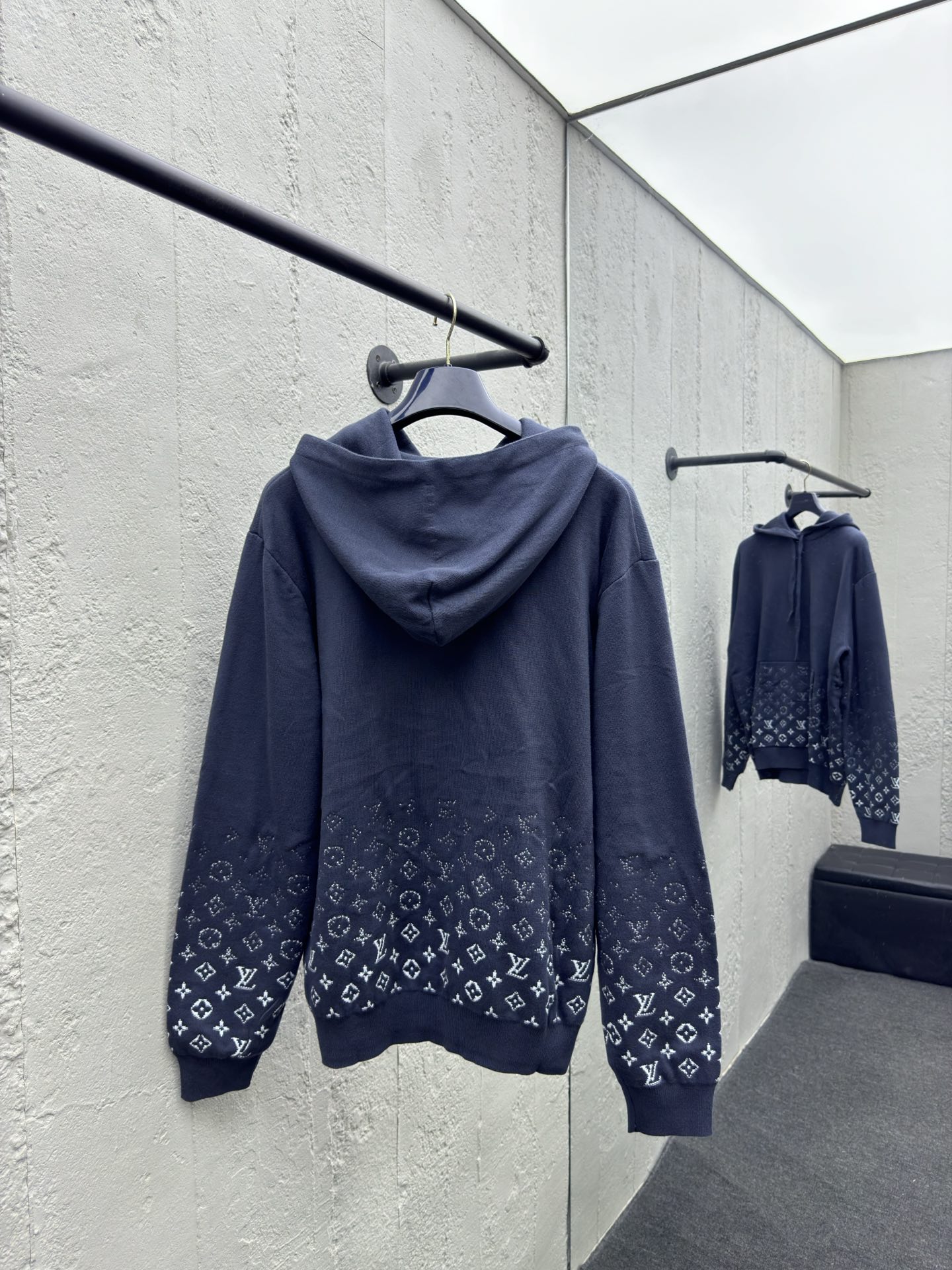 LOUIS VUITTON 渐变印花连帽卫衣 2