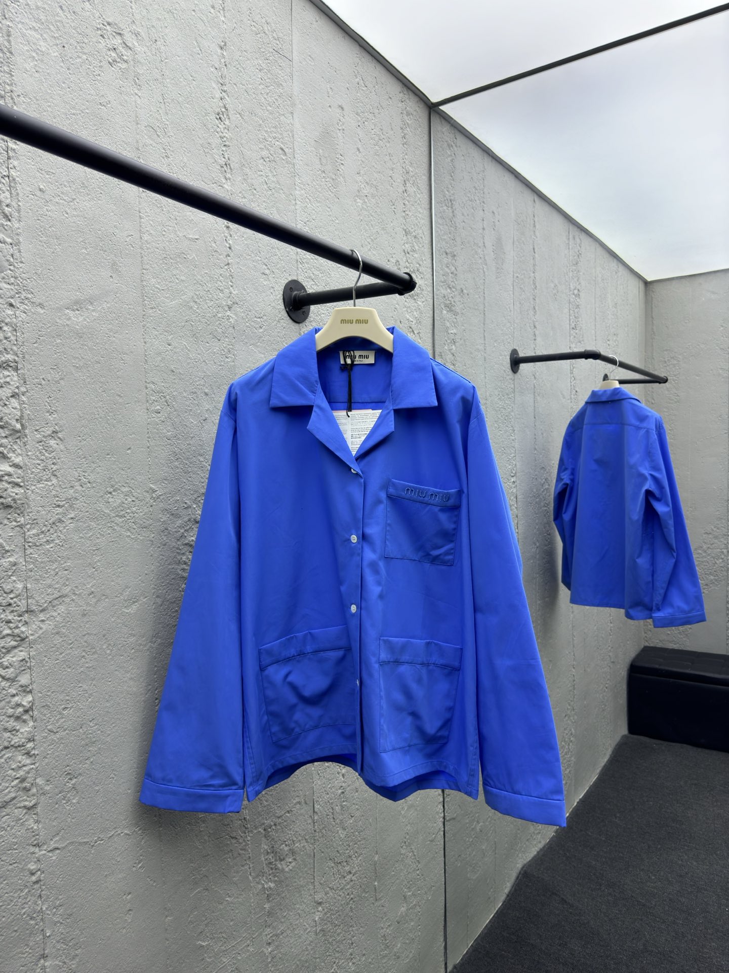 MIUMIU徽标刺绣衬衫