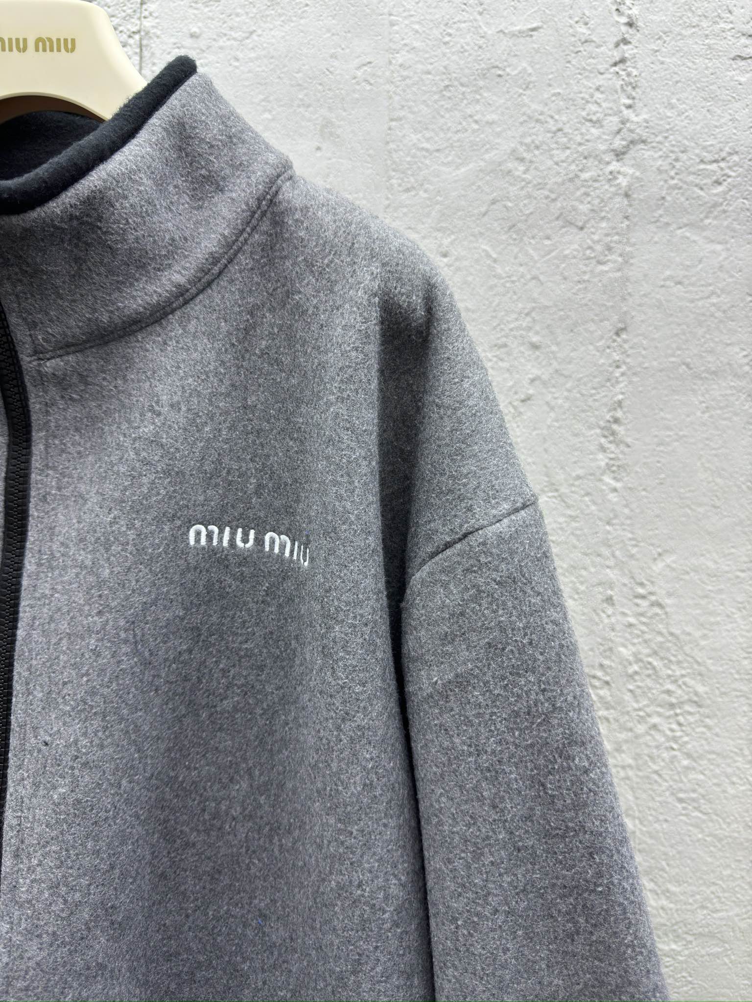 MIUMIU 羊绒拉链外套 5