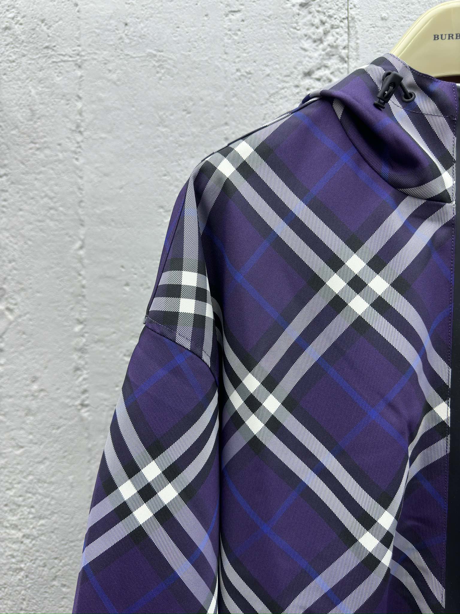Burberry 斜纹格子双面穿外套 6