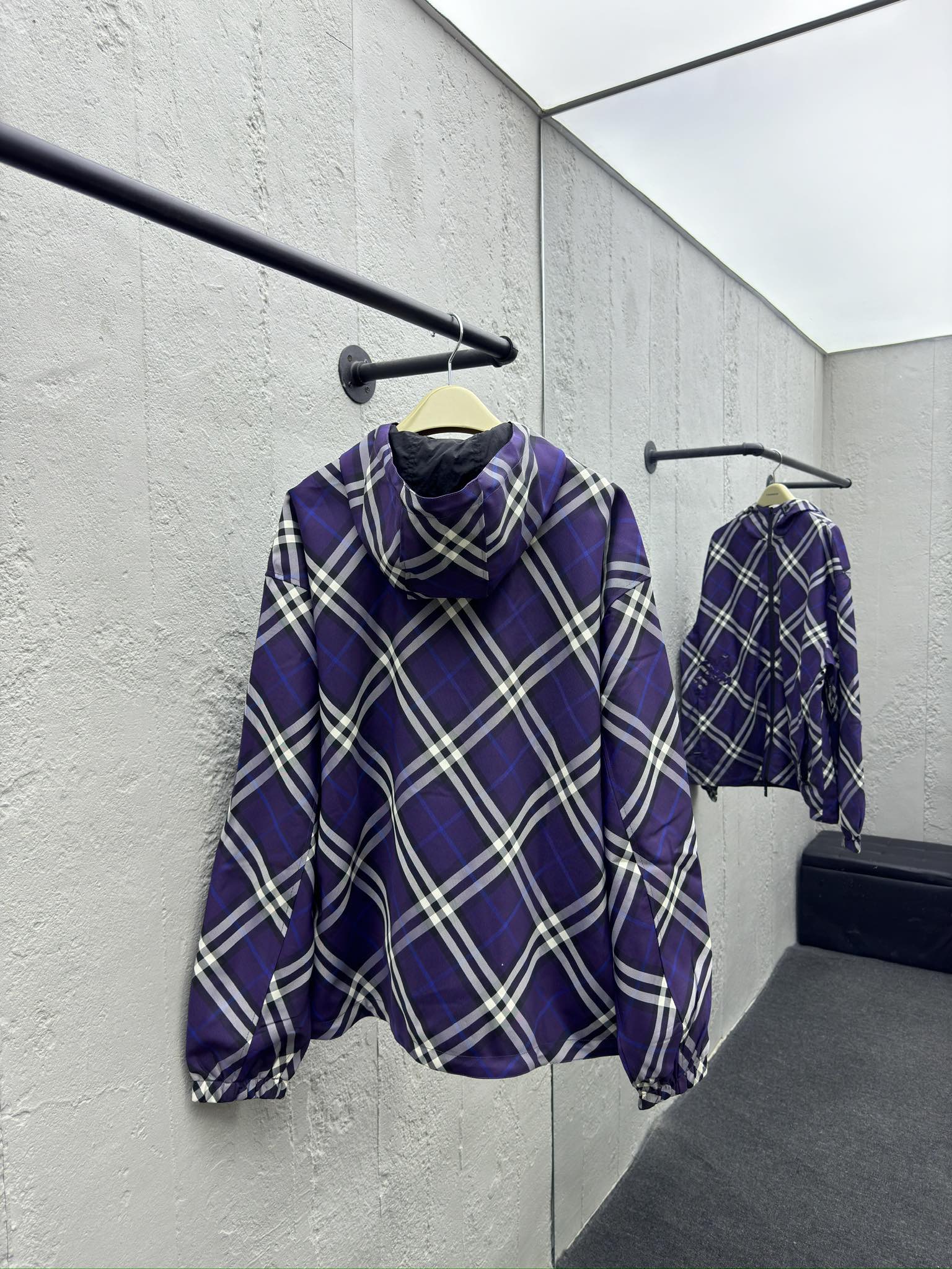 Burberry 斜纹格子双面穿外套 2