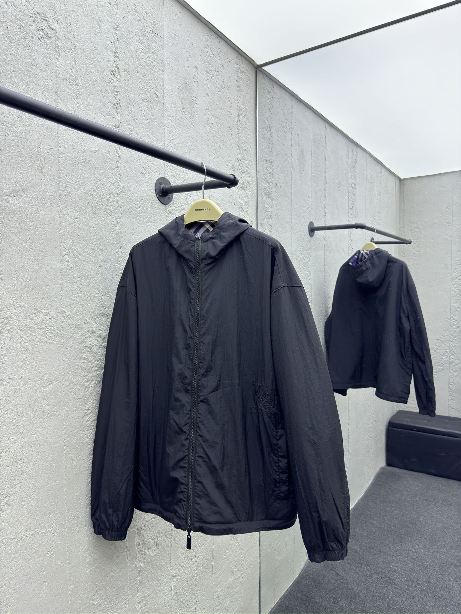 Burberry 斜纹格子双面穿外套 3