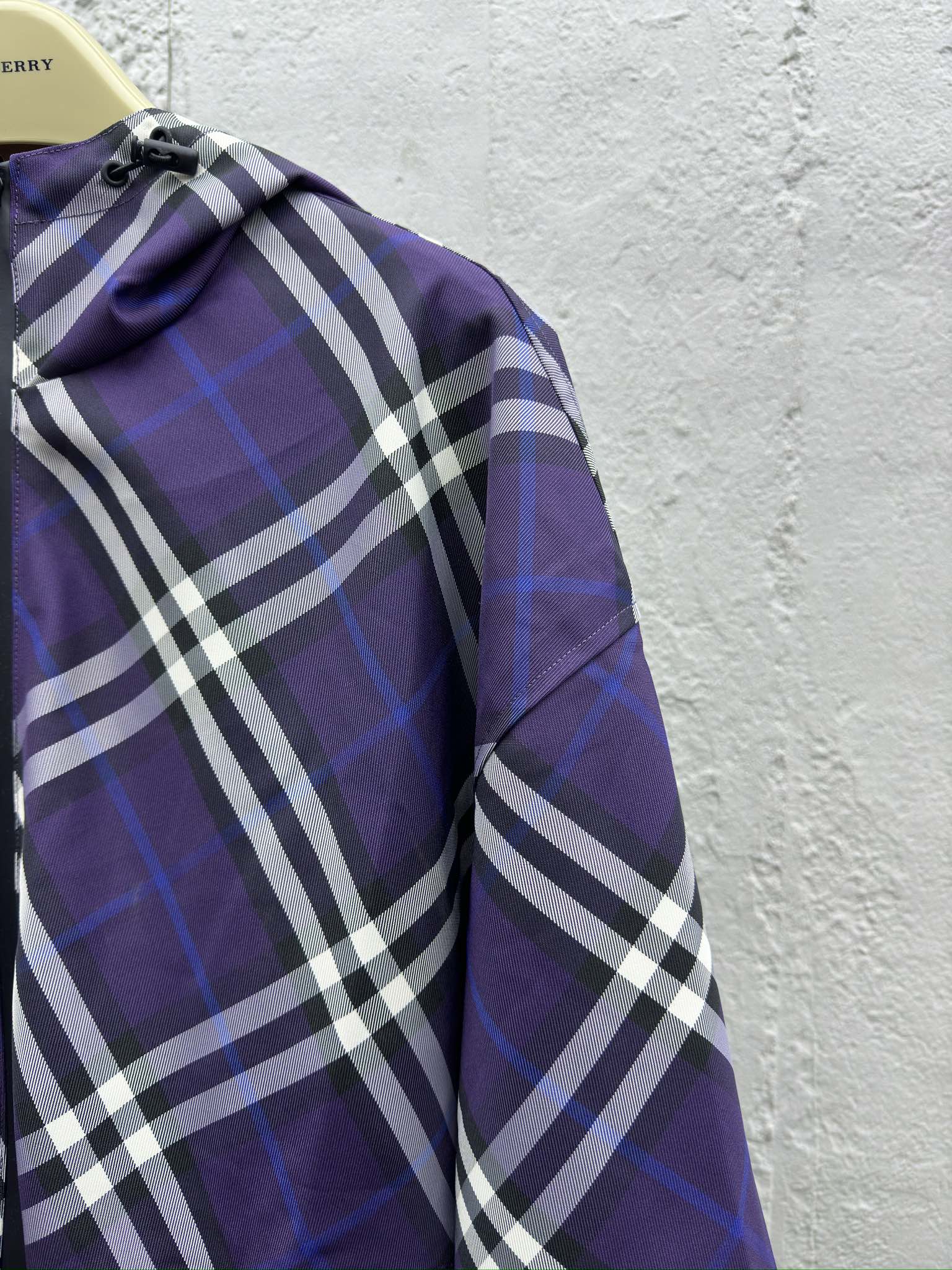 Burberry 斜纹格子双面穿外套 7