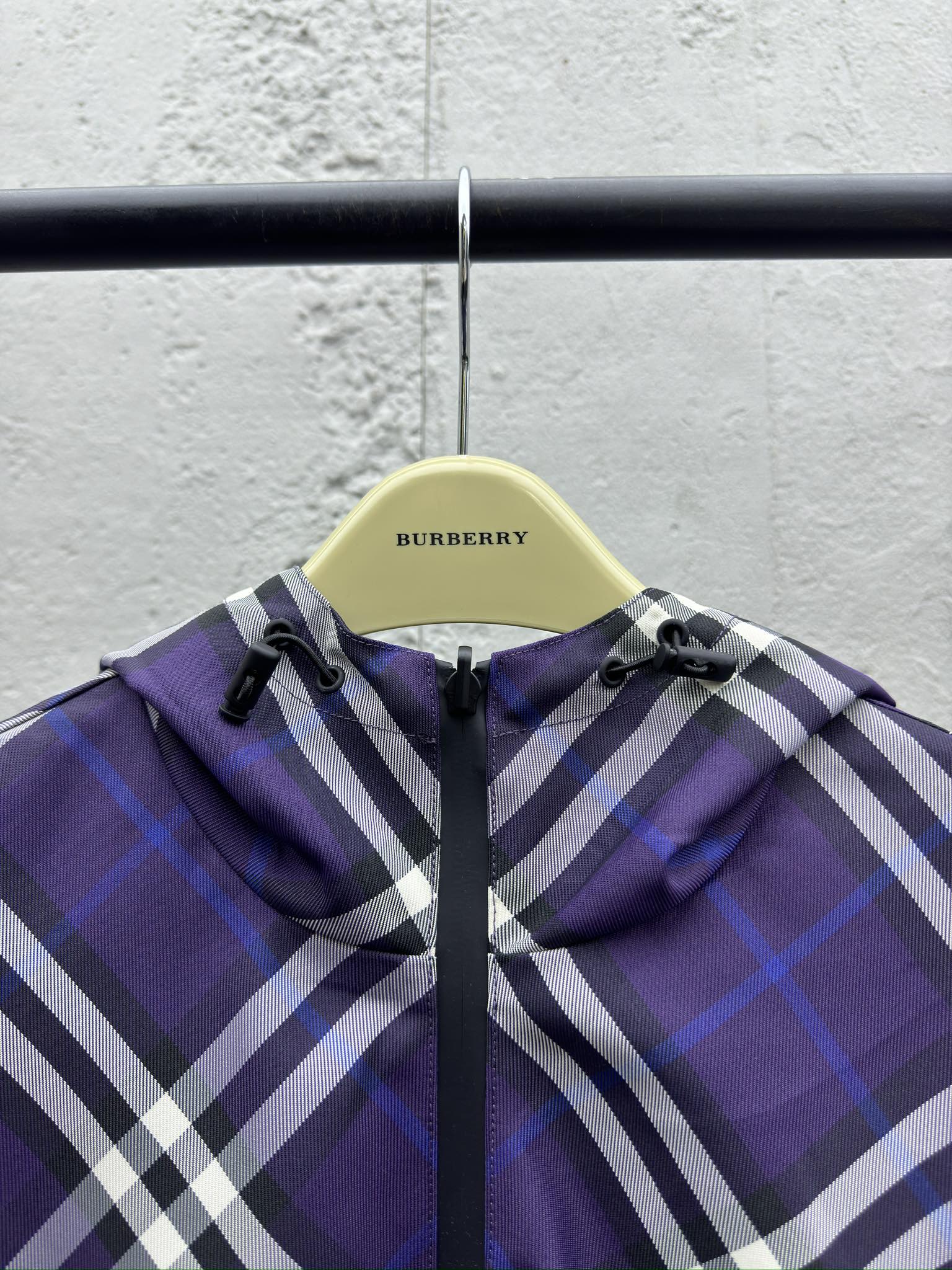 Burberry 斜纹格子双面穿外套 5