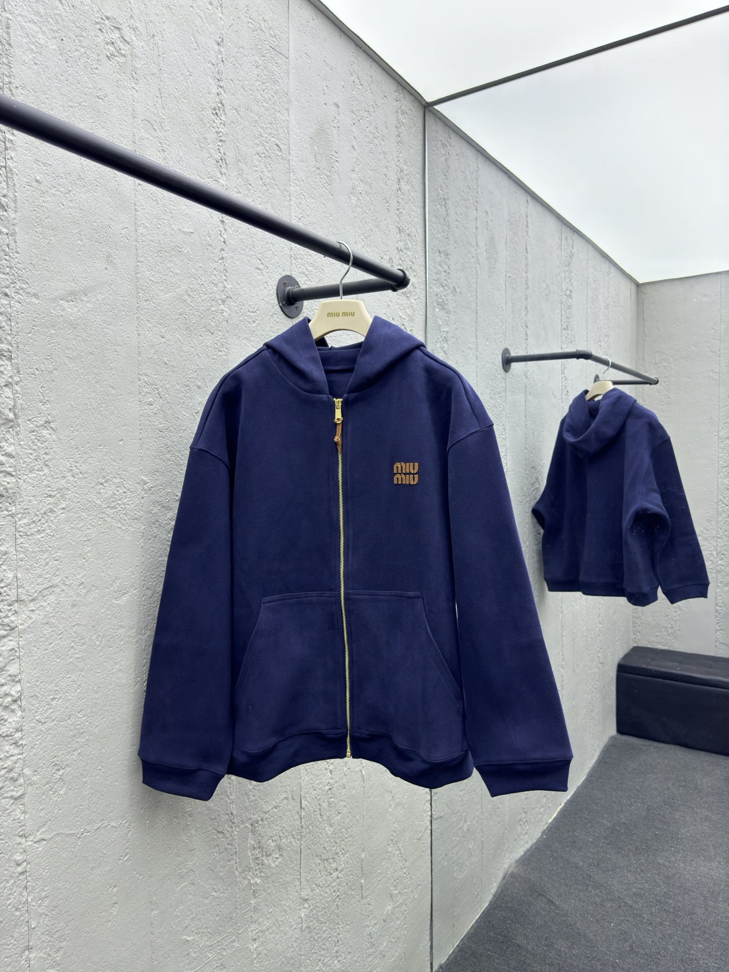 MIUMIU徽标连帽外套