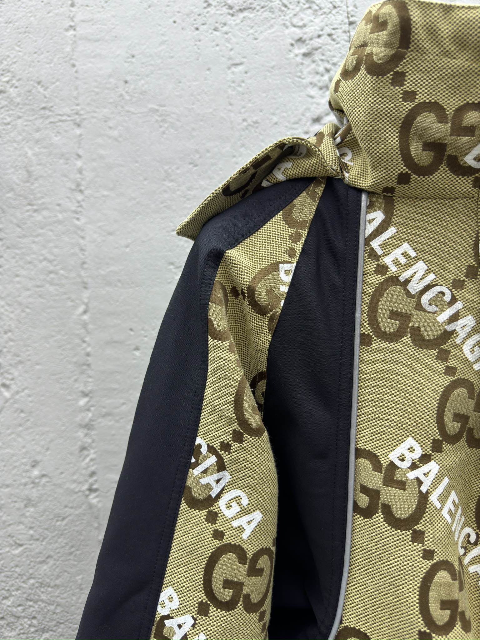 GUCCI X BLCG 联名斜字母风衣夹克外套 4